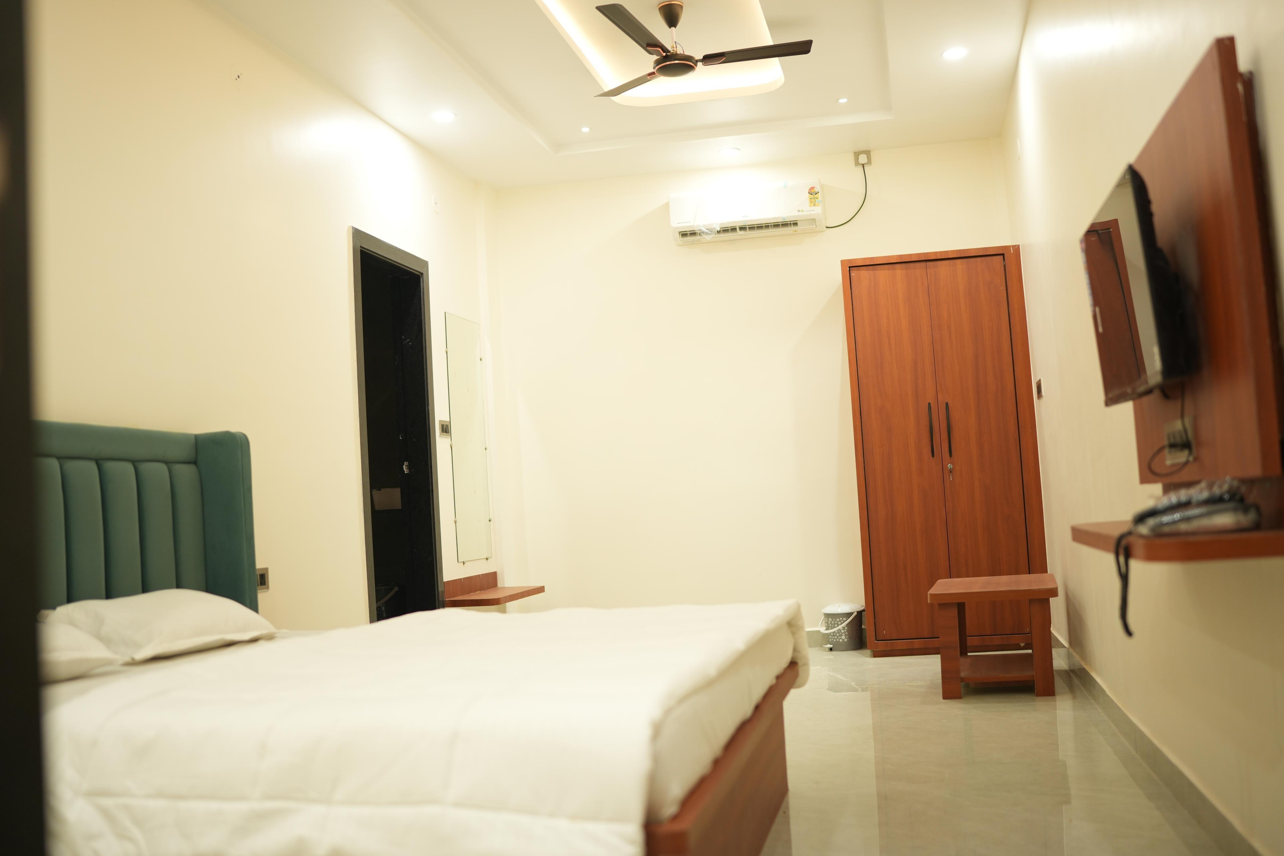 Hotel Rudraksh Room Type - Luxury Family Room AC