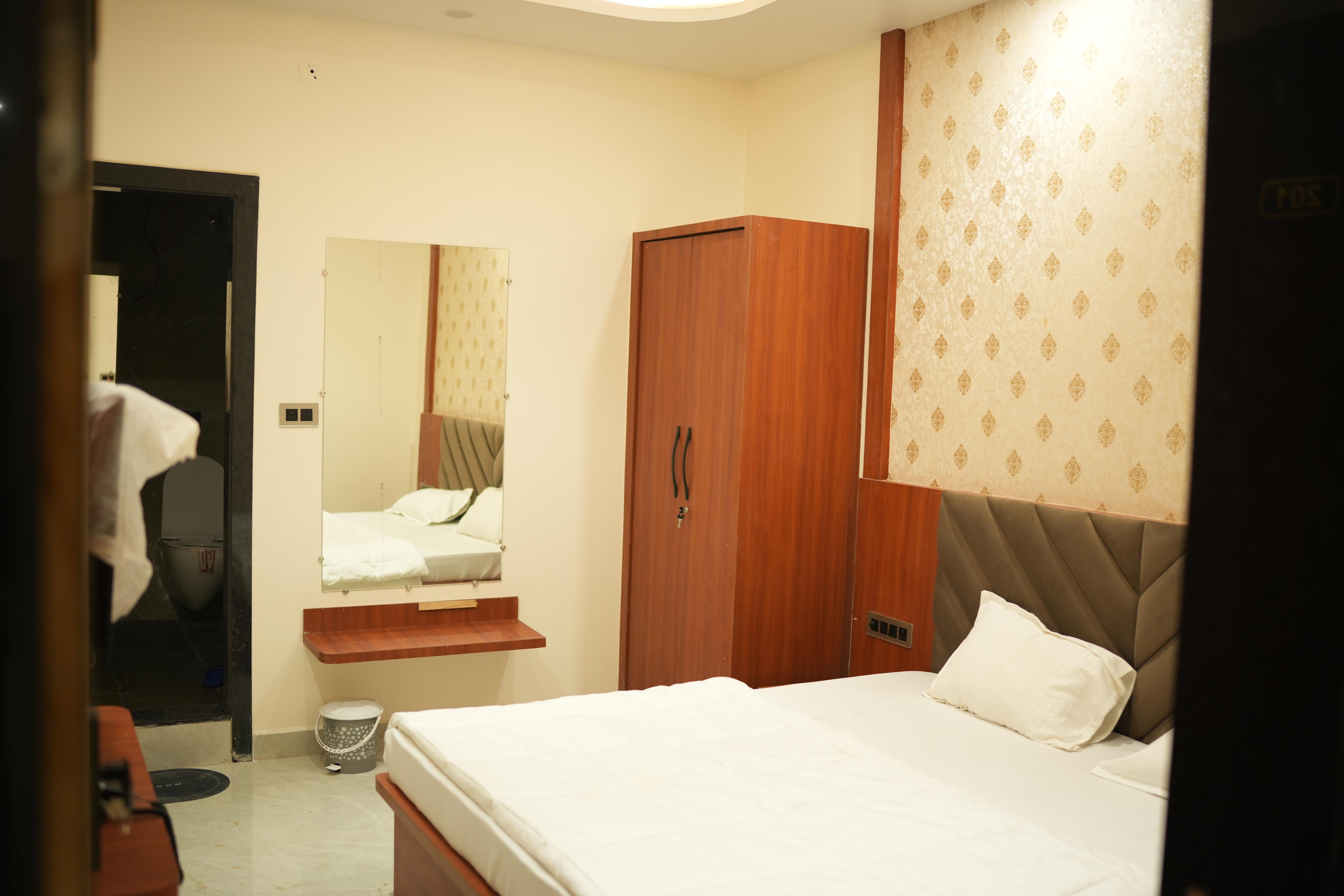 Hotel Rudraksh Room Type - King Bed Deluxe Room