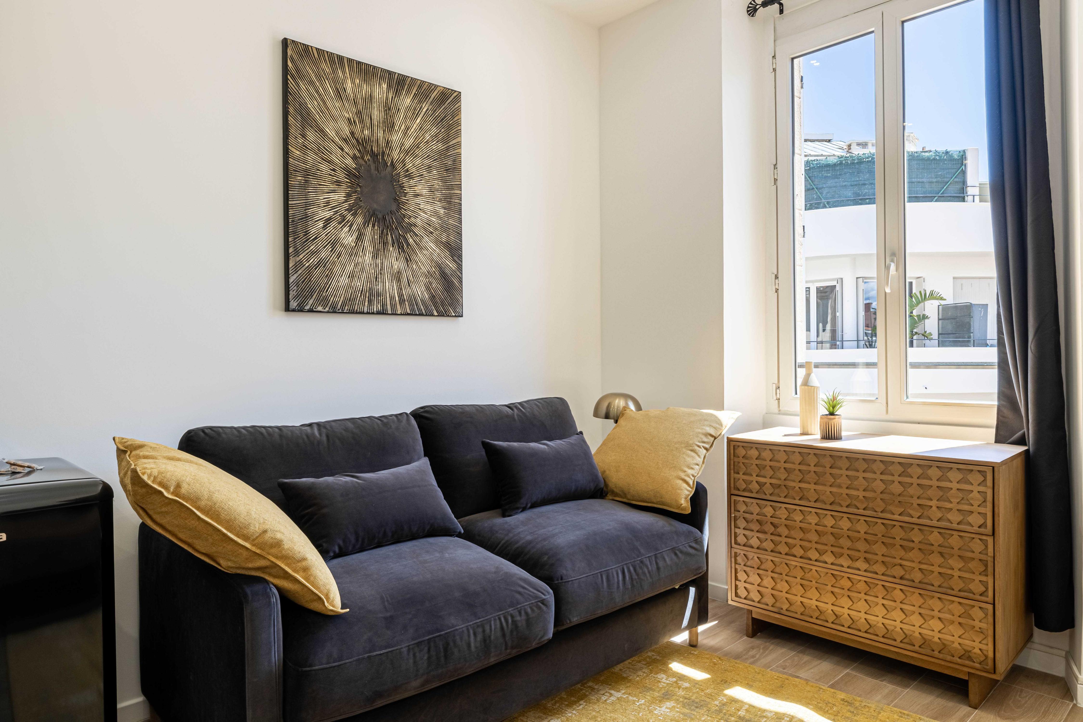 Beautiful renovated studio - Cannes center - Tap to explore photos