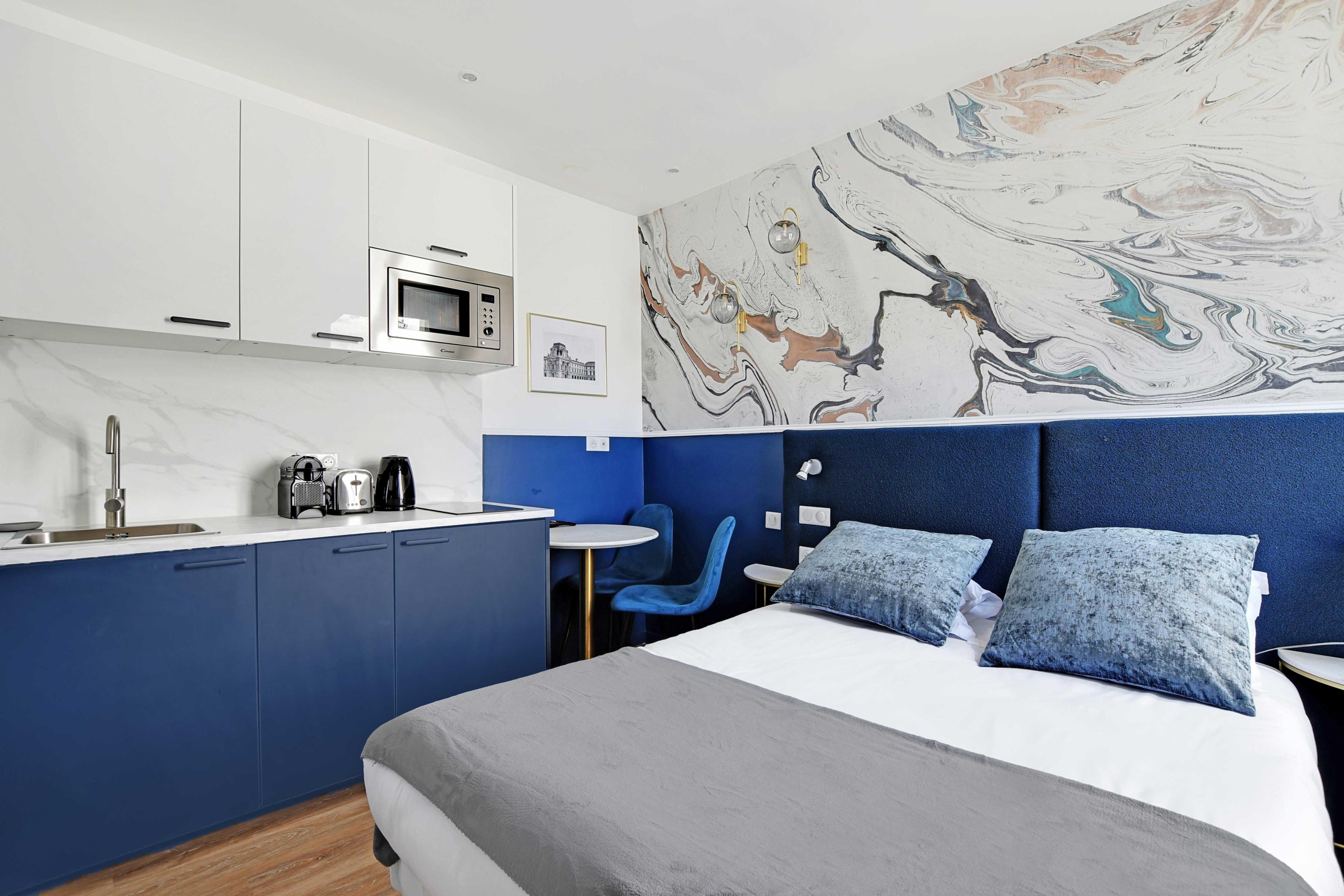 Modern Sutdio for 2 with A/C - Near Montmartre 3 - Tap to explore photos