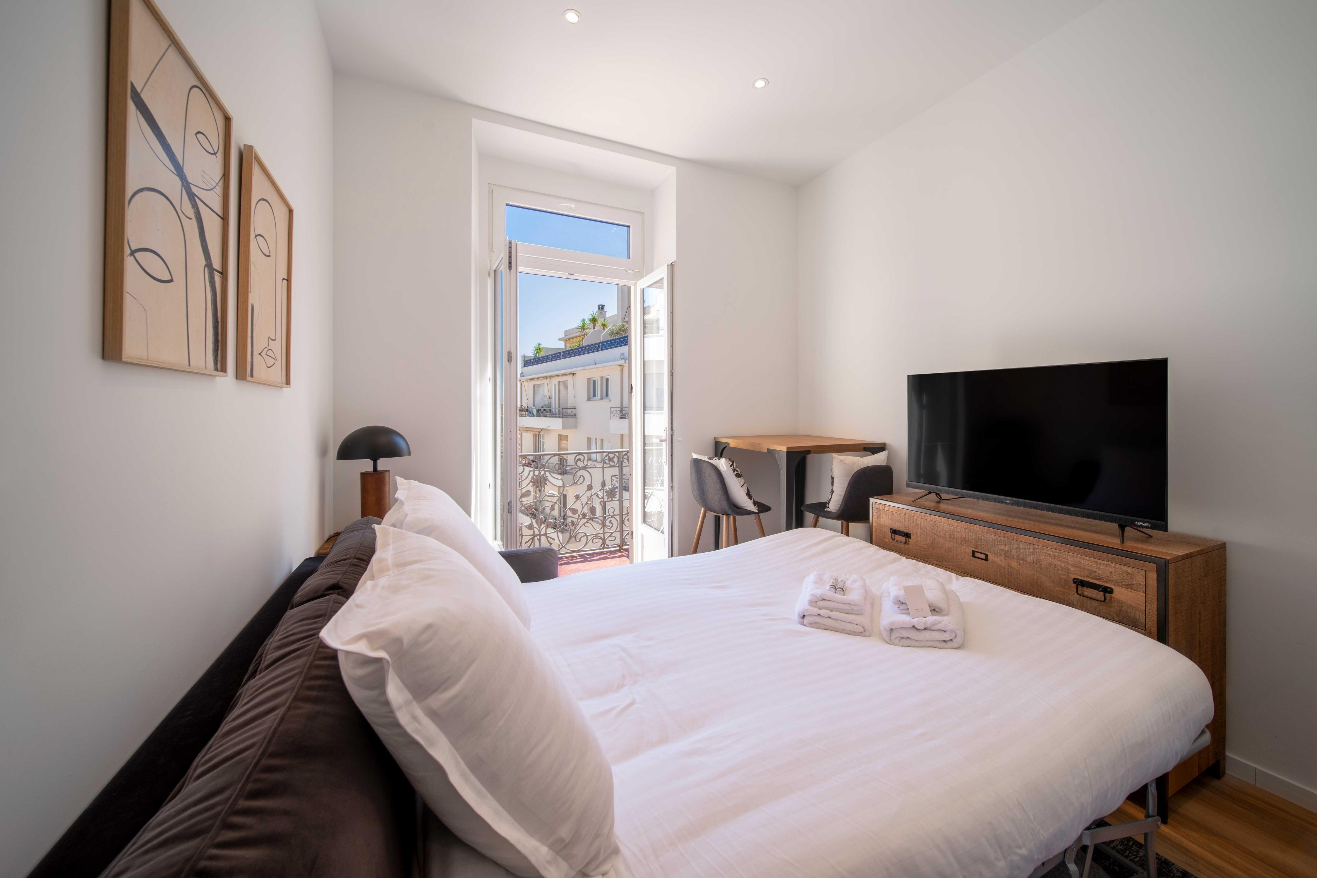 Renovated cozy studio - Cannes center - Tap to explore photos
