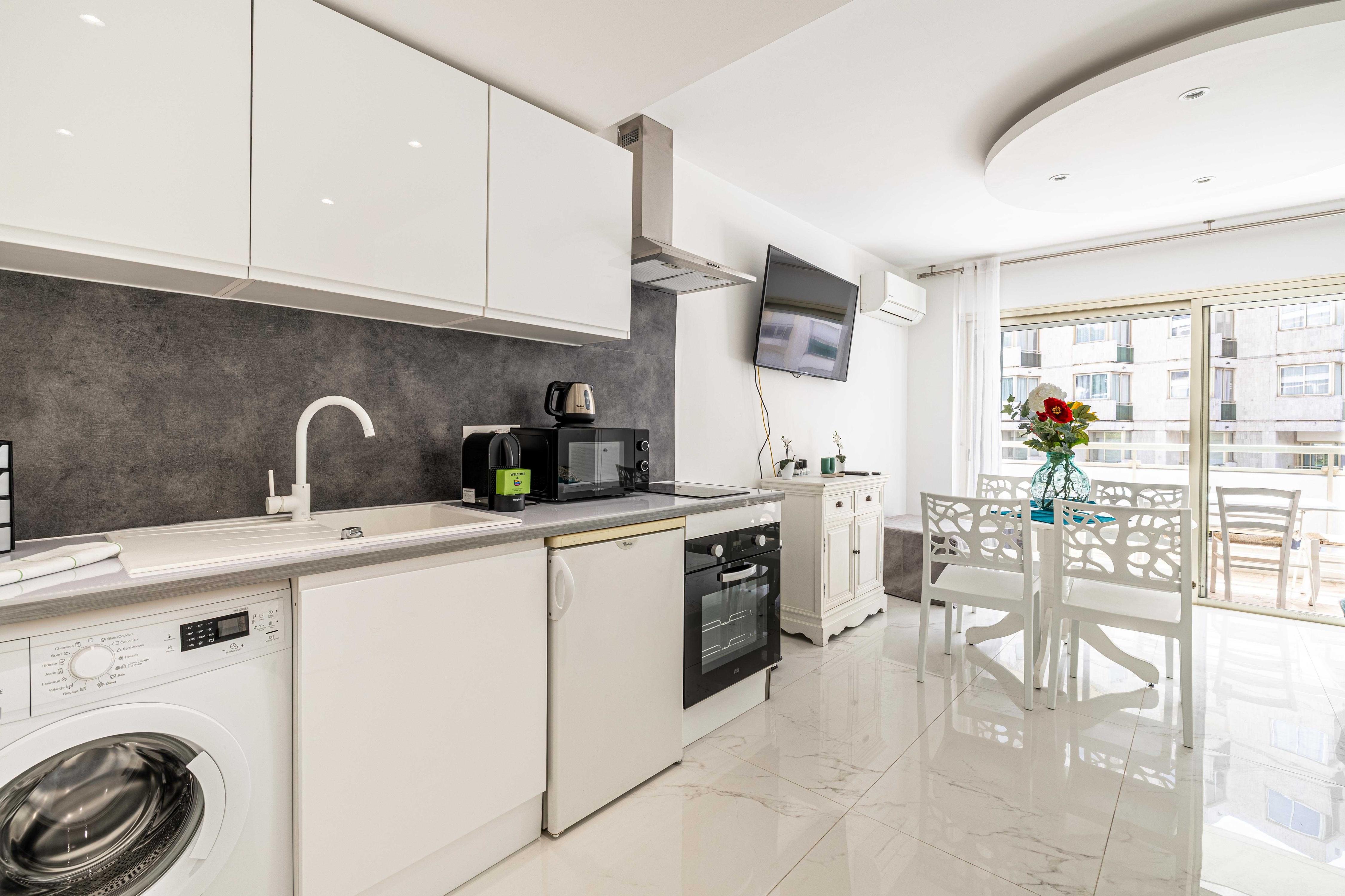 Charming Studio - AC - 2P- Croisette plage - Tap to explore photos