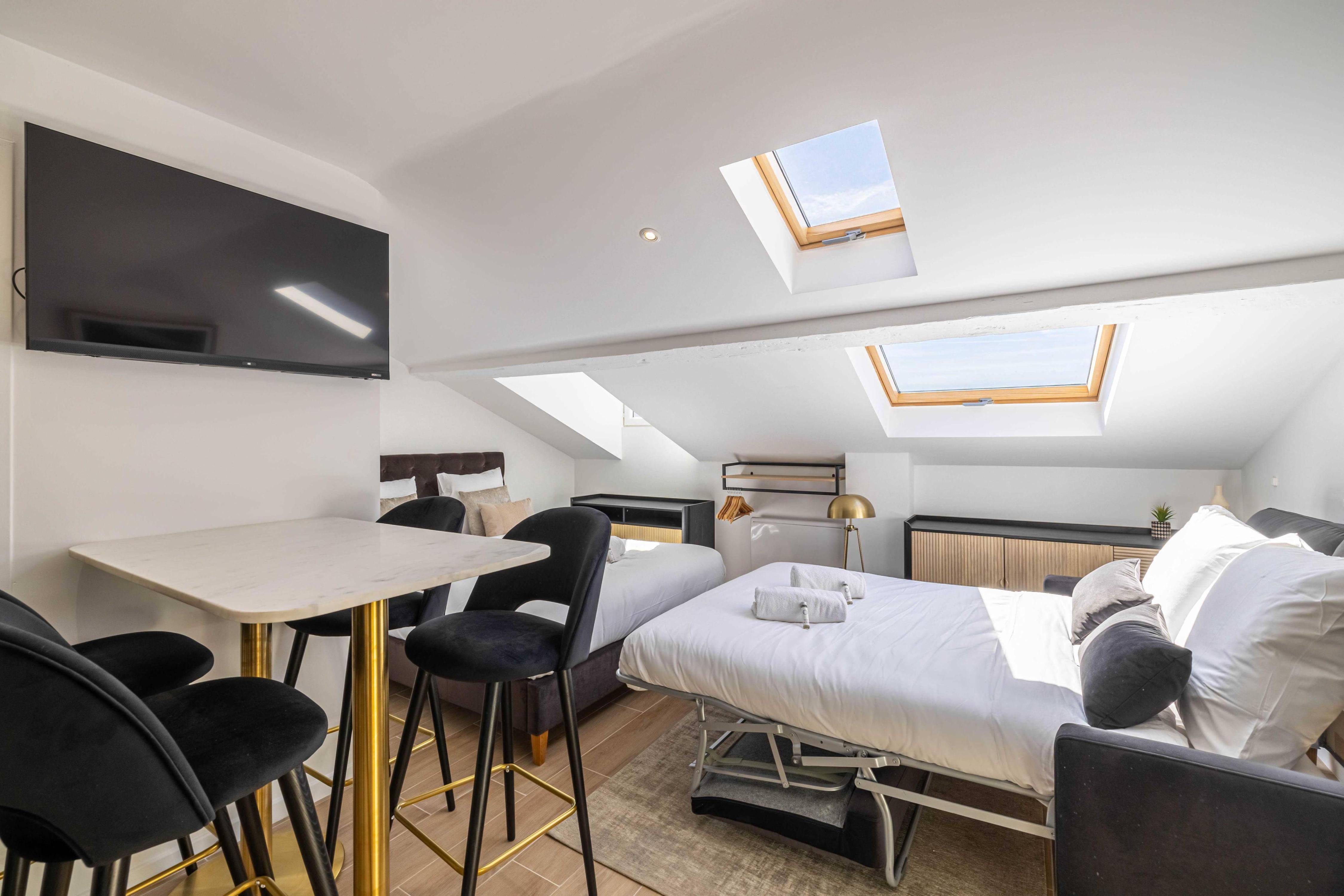 Large renovated studio - Bright - 4 persons - Tap to explore photos
