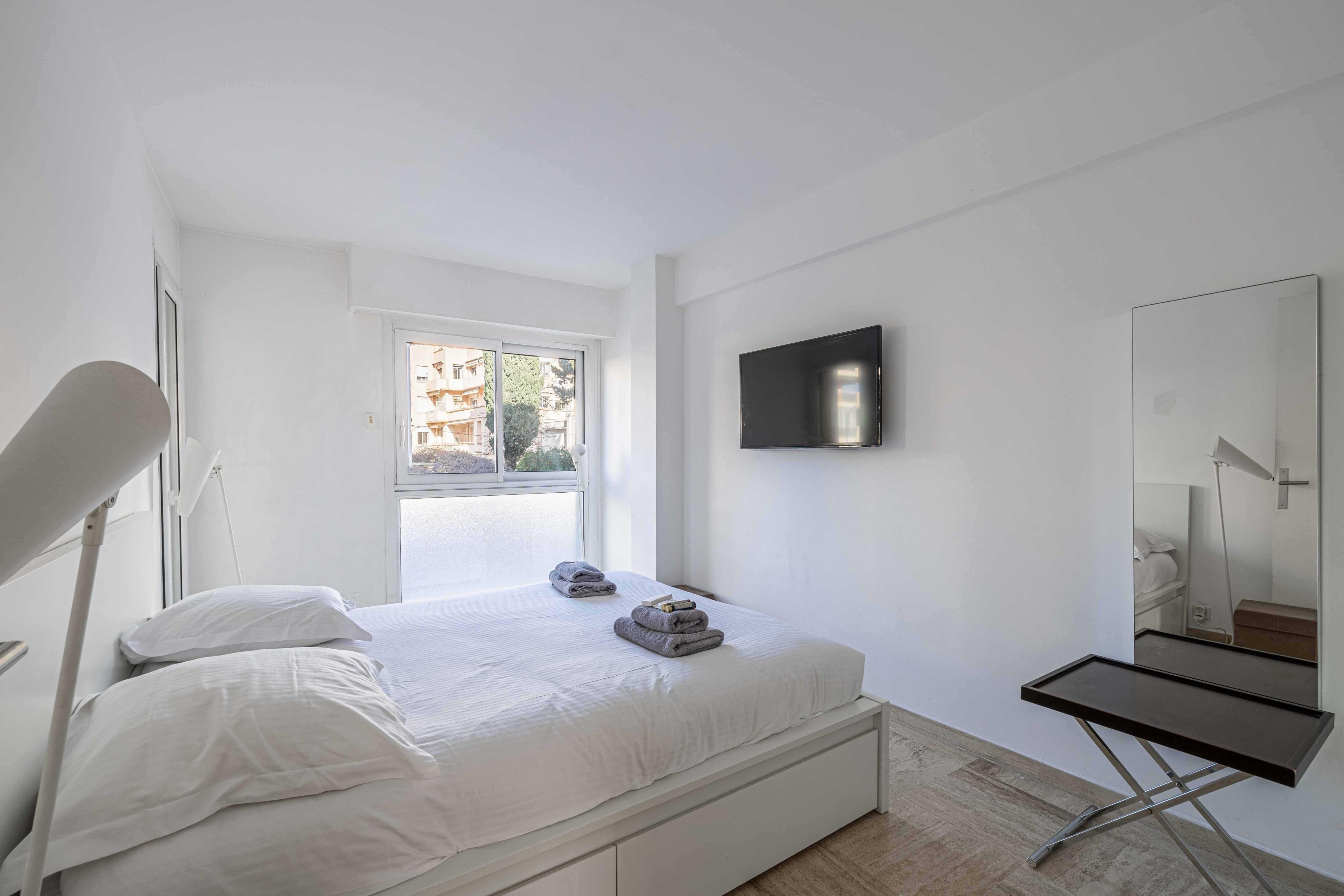 Charming apartment on Boulevard Alexandre - Tap to explore photos