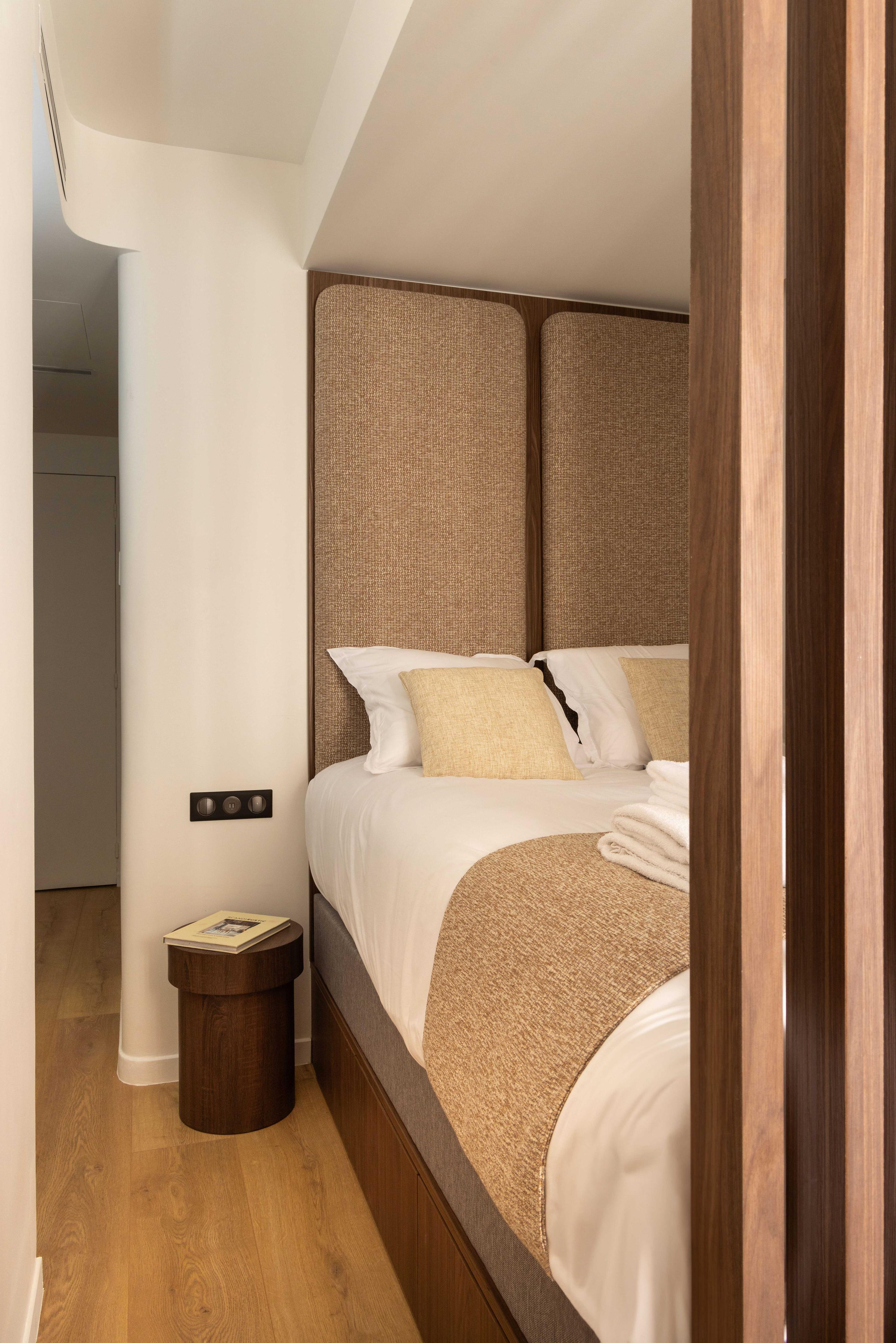 Magnificent Studio with A/C - 2P - Champs-Elysees 25 - Tap to explore photos
