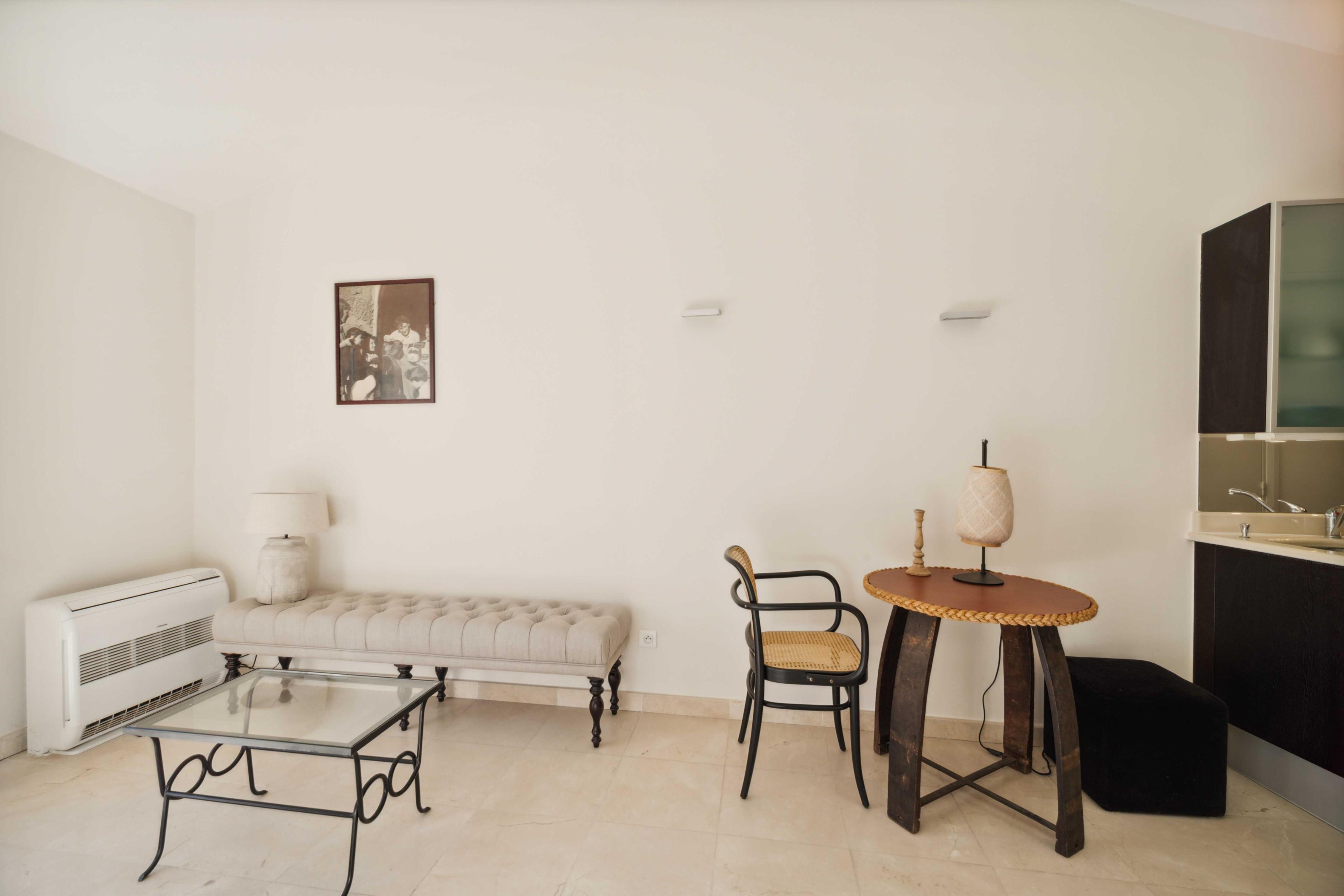 Charming apartment - 1BR- Saint-Tropez - Tap to explore photos