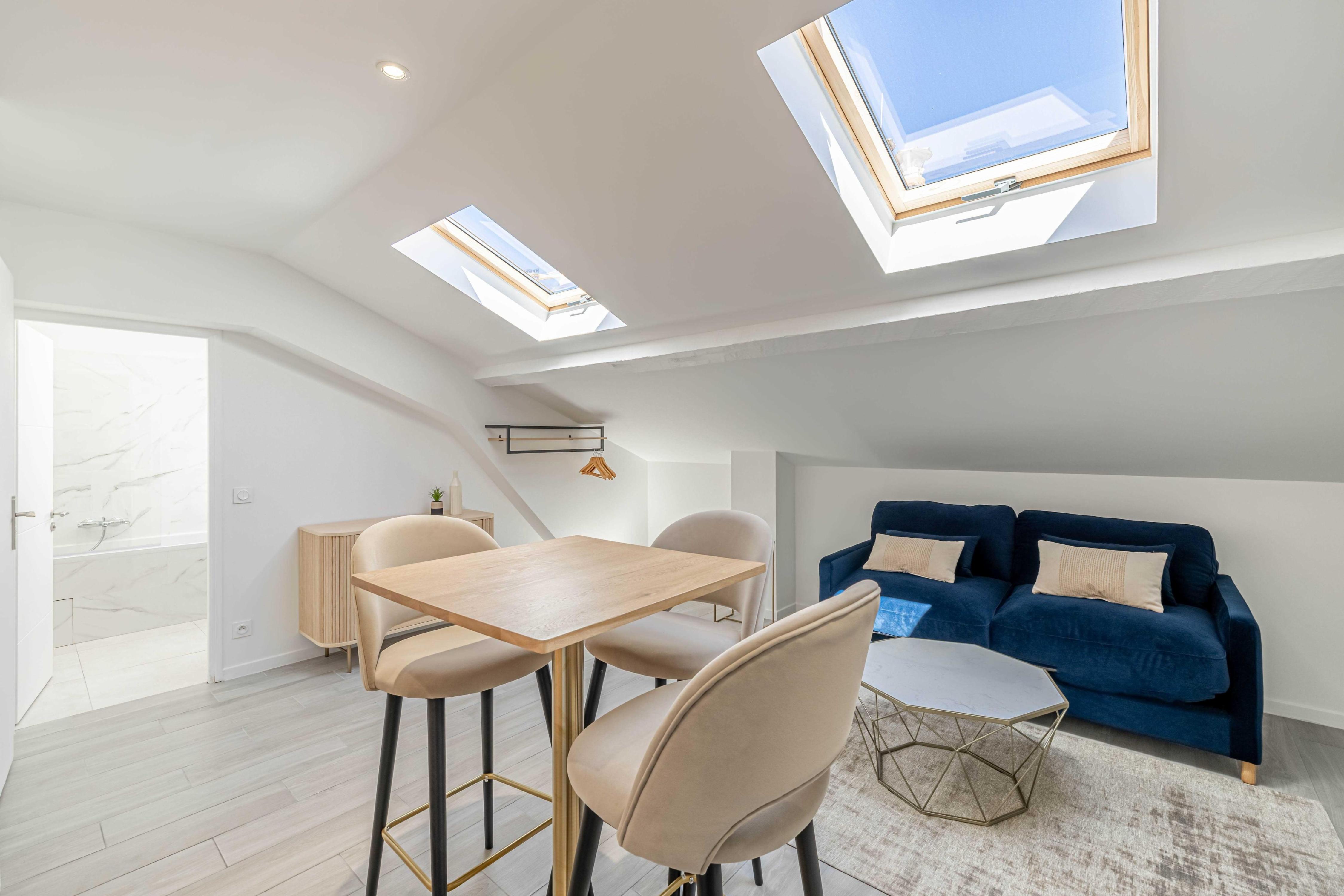 Renovated studio - Cannes Center - Bright - Tap to explore photos