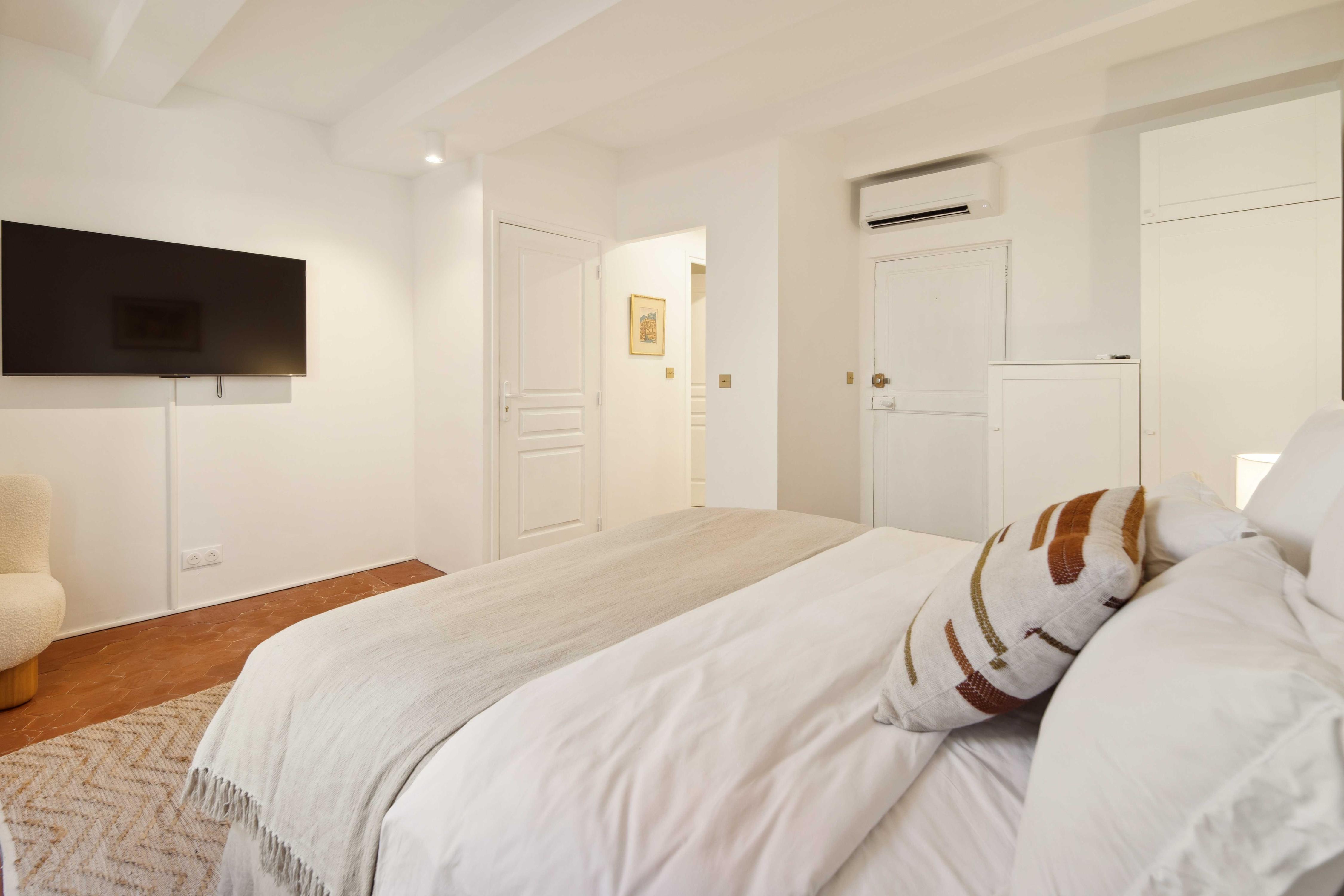 Charming apartment - AC 2BR- 4P - Saint-Tropez - Tap to explore photos