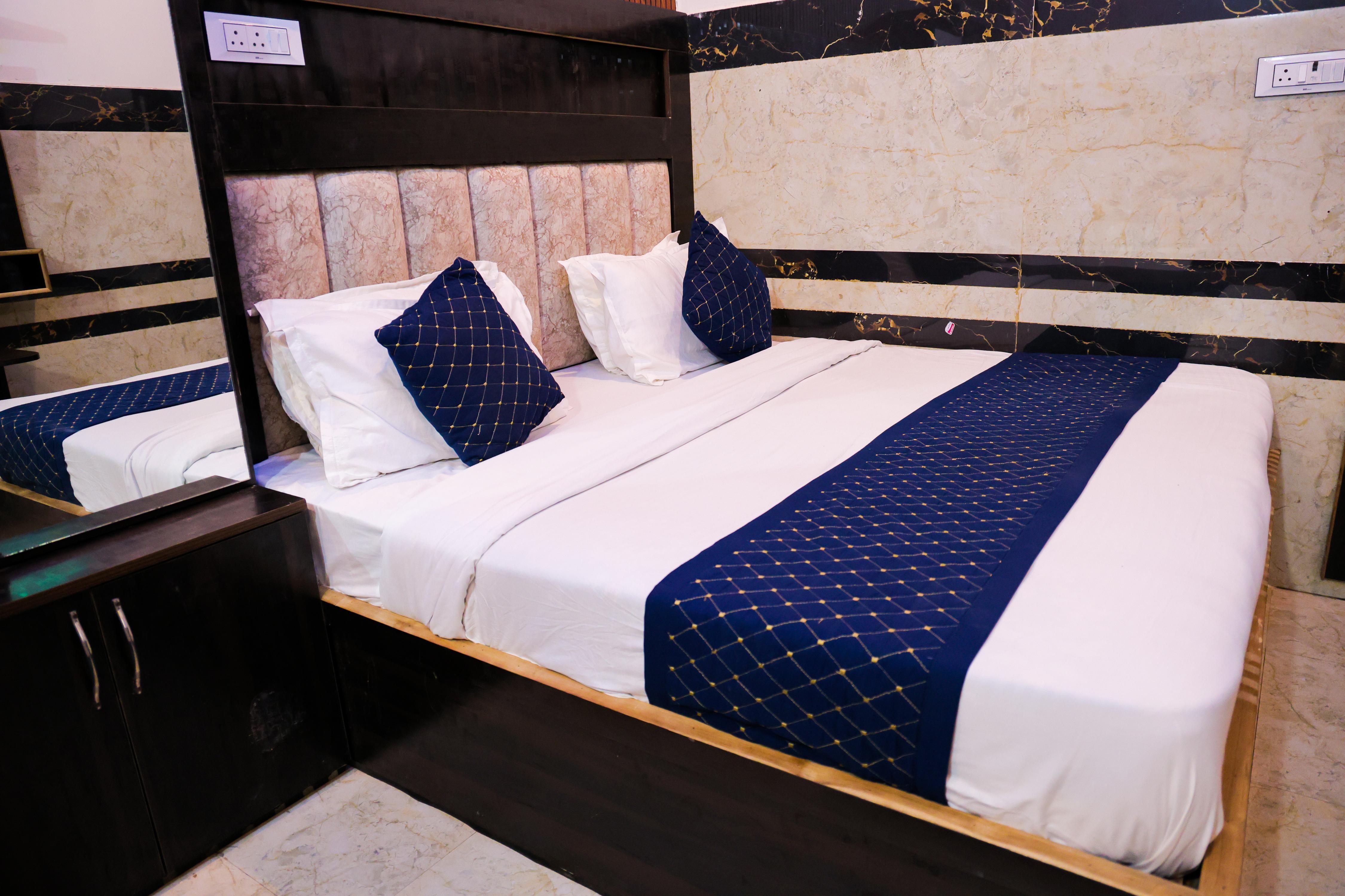 Luxury Palace Vrindavan - Tap to explore photos