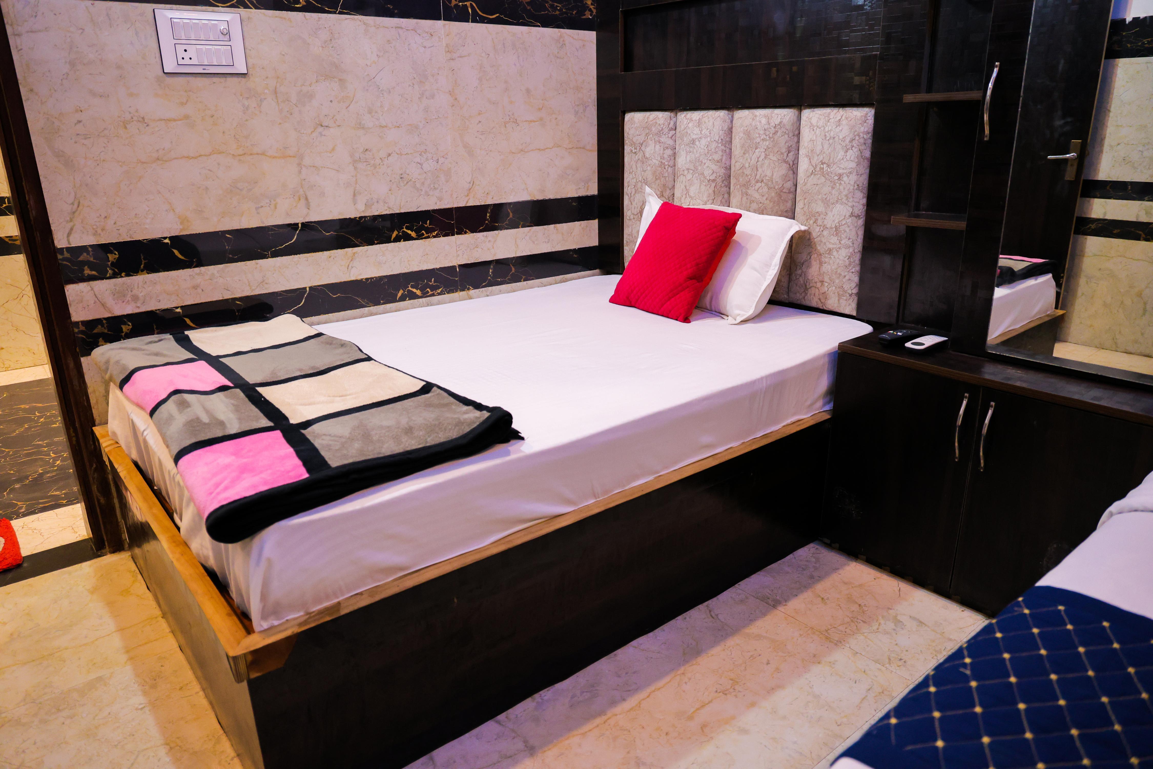 Luxury Palace Vrindavan - Tap to explore photos