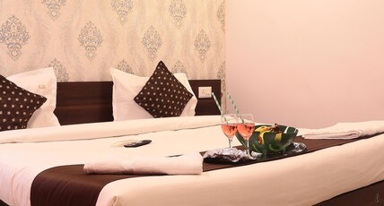 Hotel Golden Tree Room Type - Deluxe King Bed Room with City View