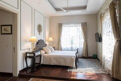 The Middleton Townhouse | Private Room in a Palatial Luxury Apartment in Park Street