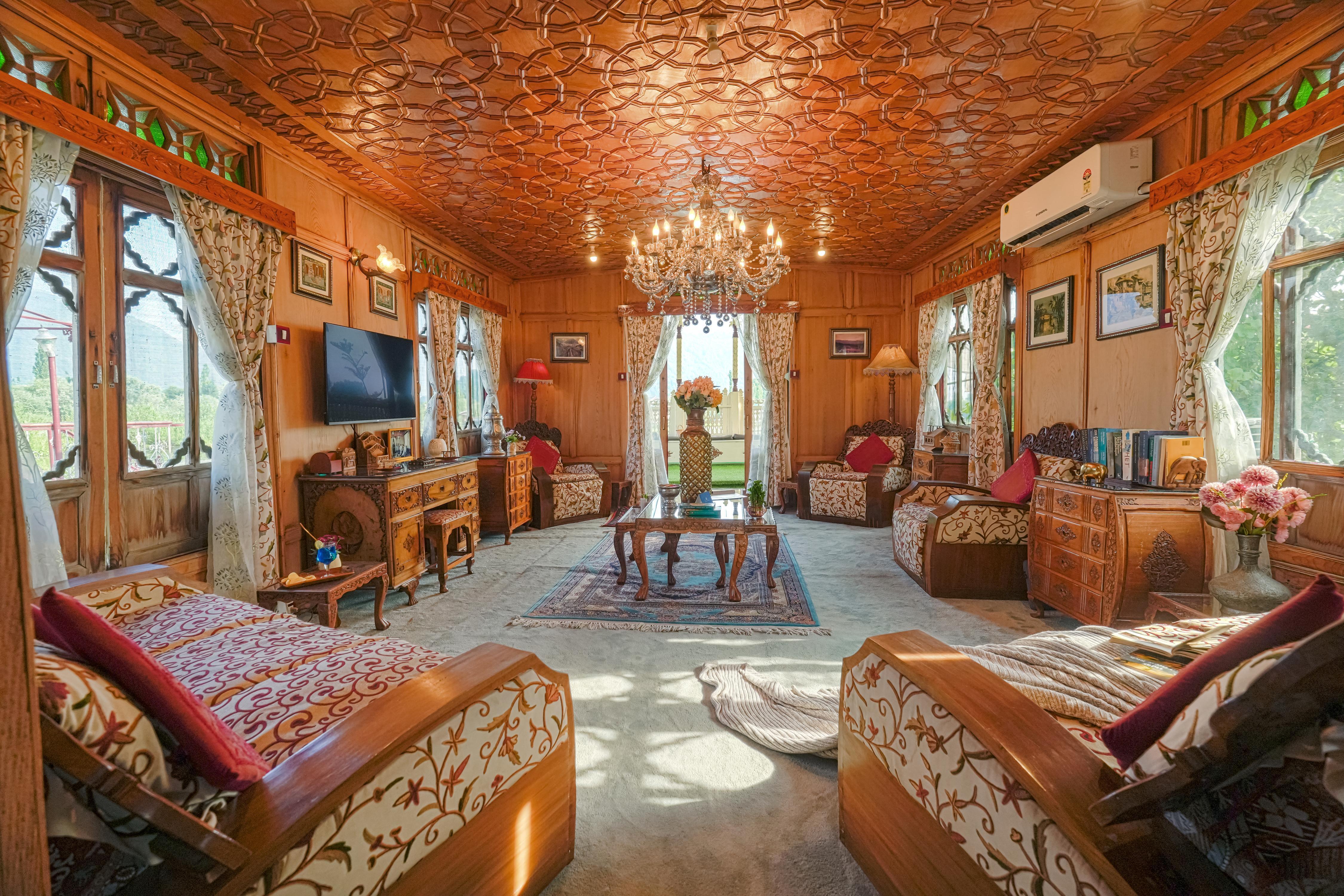 SaffronStays Kingori Houseboat - Tap to explore photos