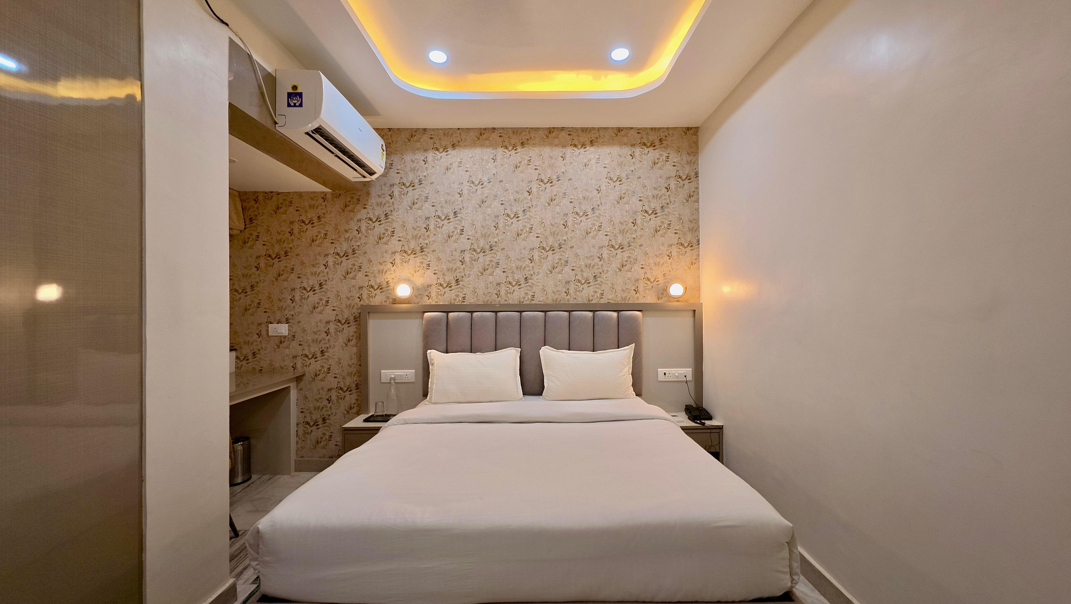 Hotel Ravindraya Residency - Tap to explore photos