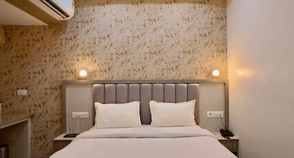 Hotel Ravindraya Residency Room Type - Deluxe Room