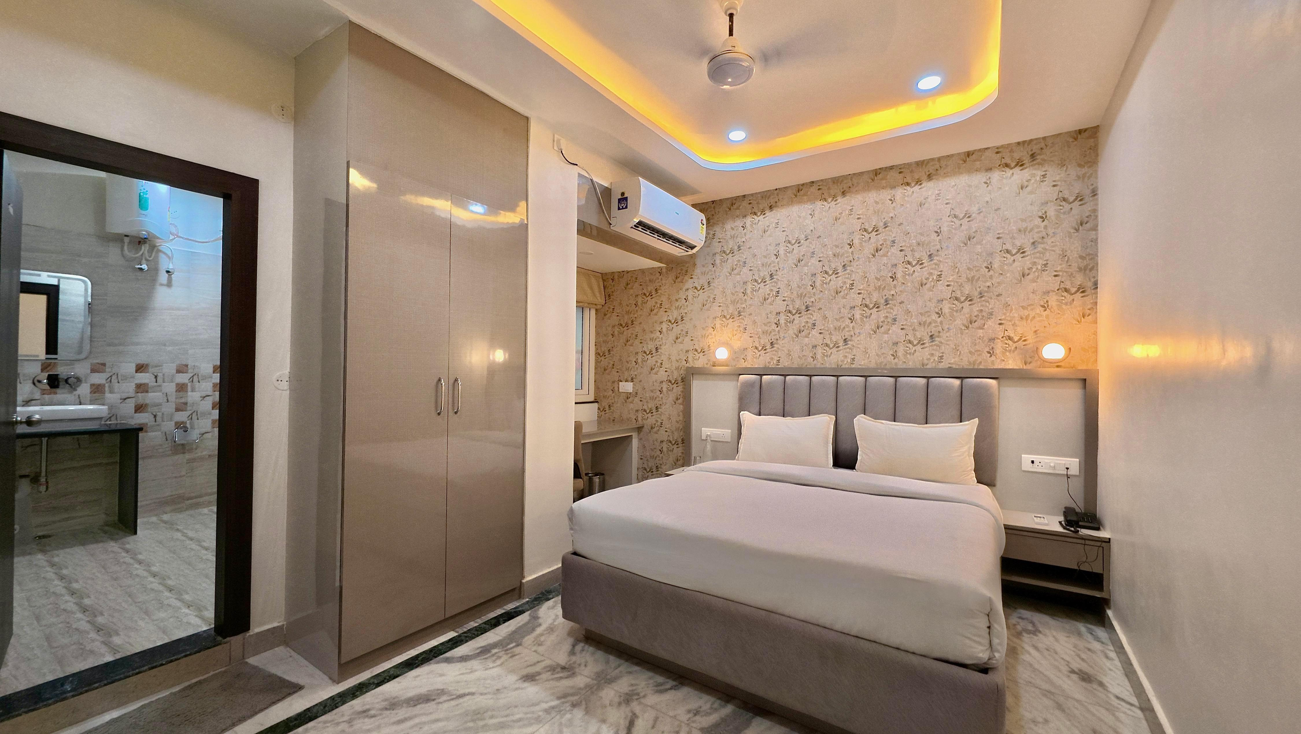 Hotel Ravindraya Residency - Tap to explore photos