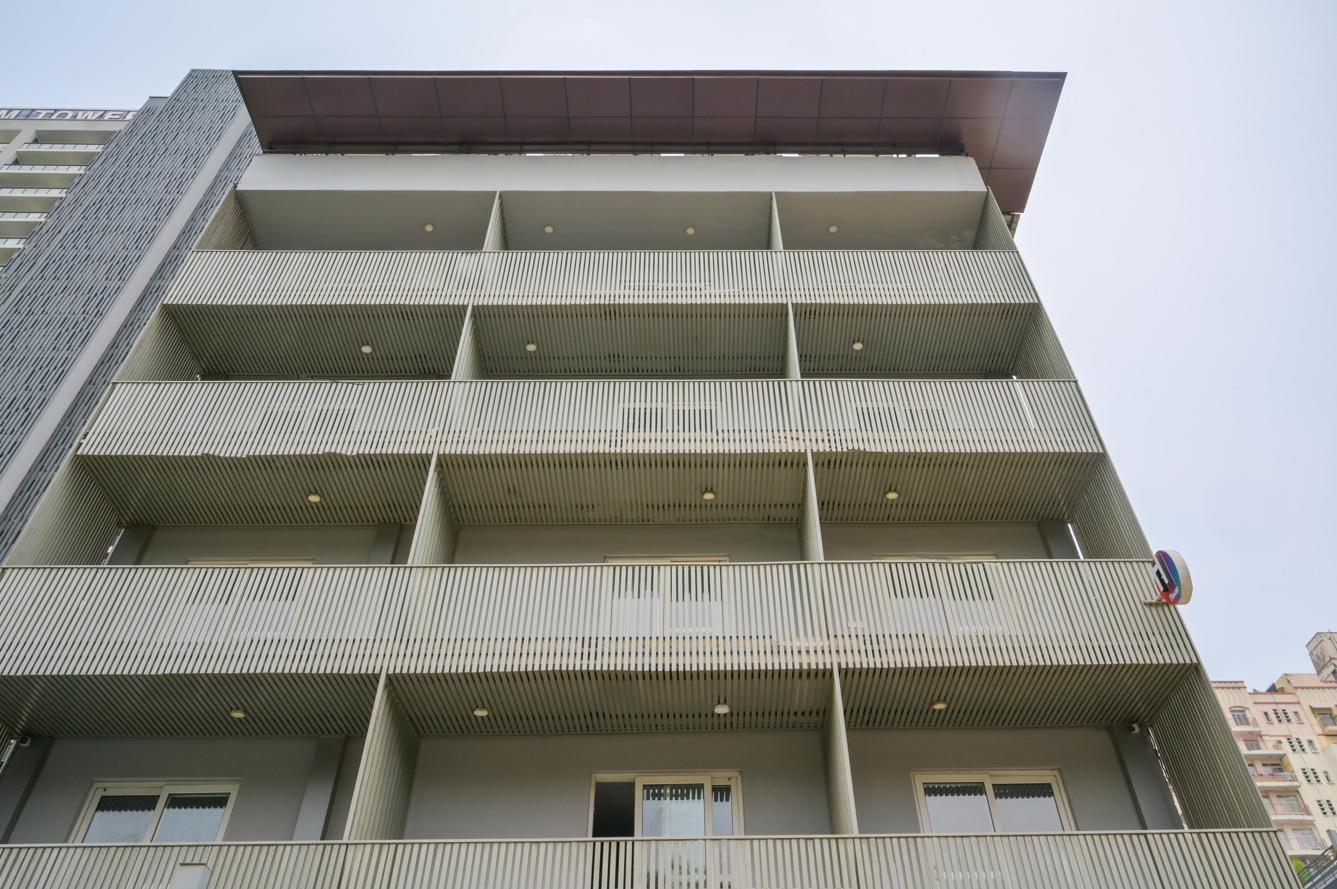 Housr Sector 28 Gurgaon Near IFFCO Chowk Metro Station - Tap to explore photos