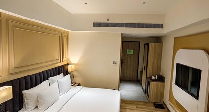 The Fern Residency Solapur, Series by Marriott Room Type - Winter Green, Guest room, 1 King, City view