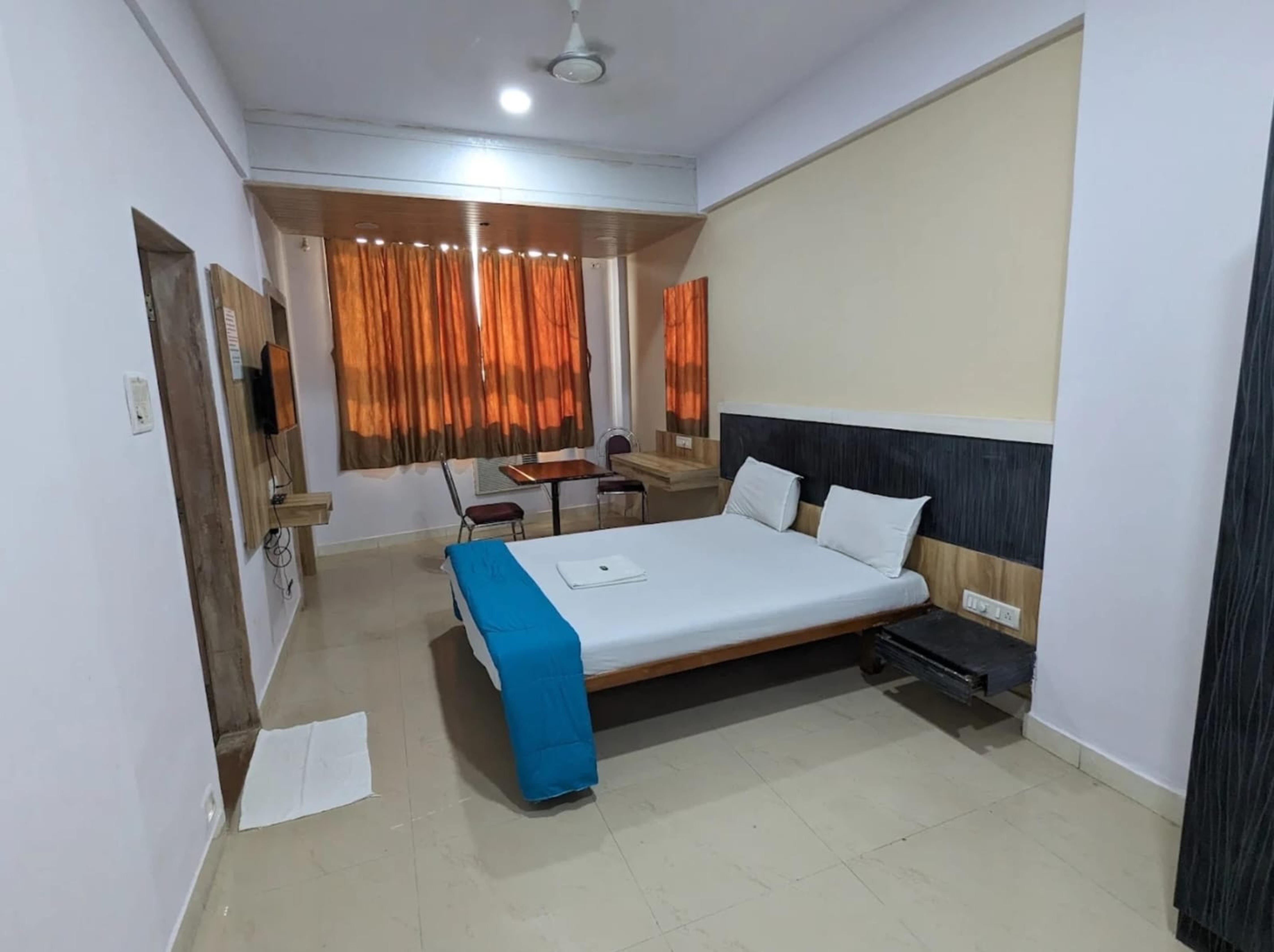 Hotel Sai Leela - Tap to explore photos