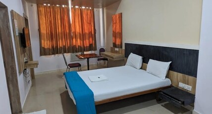 Hotel Sai Leela Room Type - Deluxe room