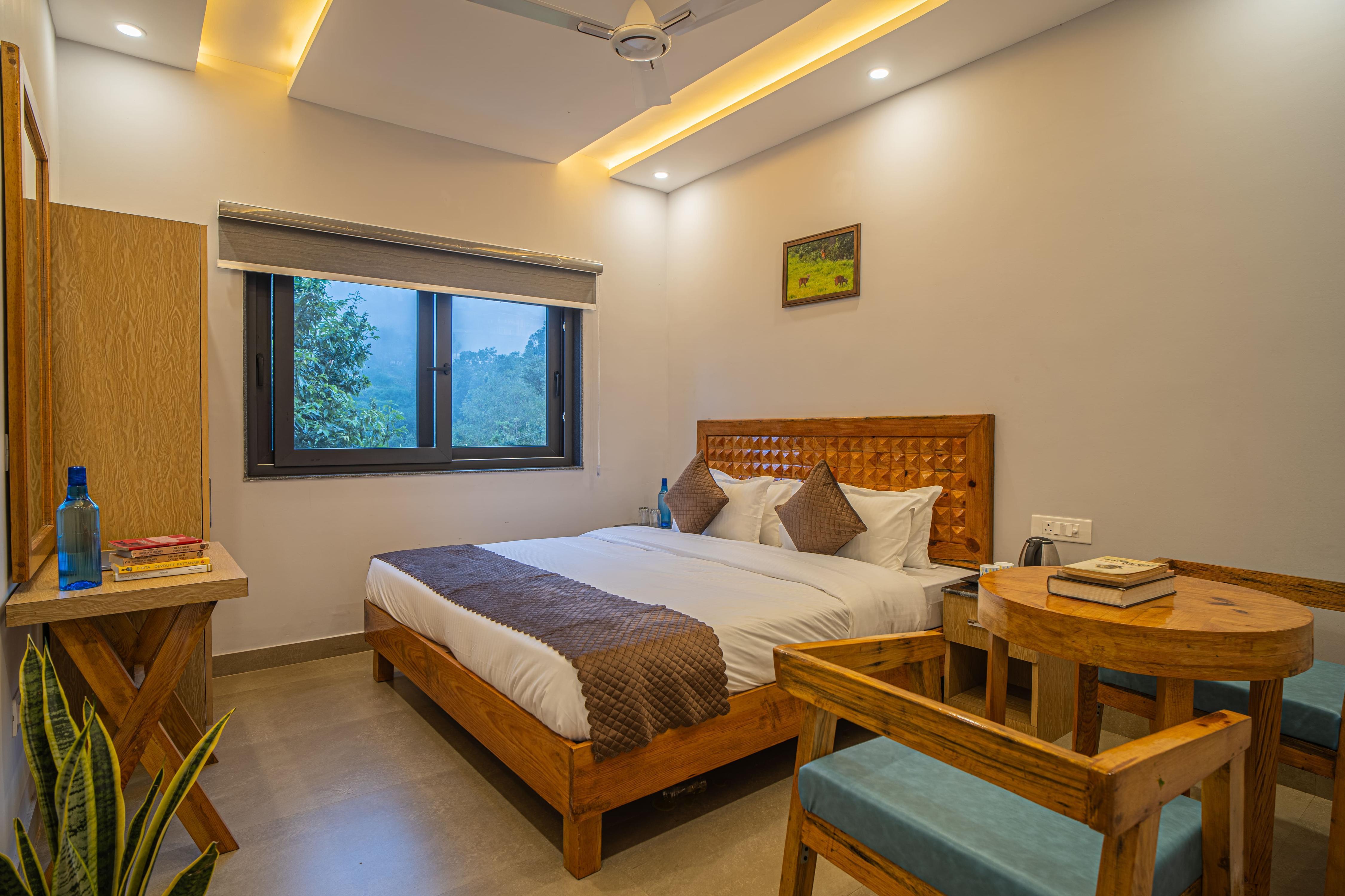 Dilip's Retreat - Luxury 4 BHK Villa - Tap to explore photos