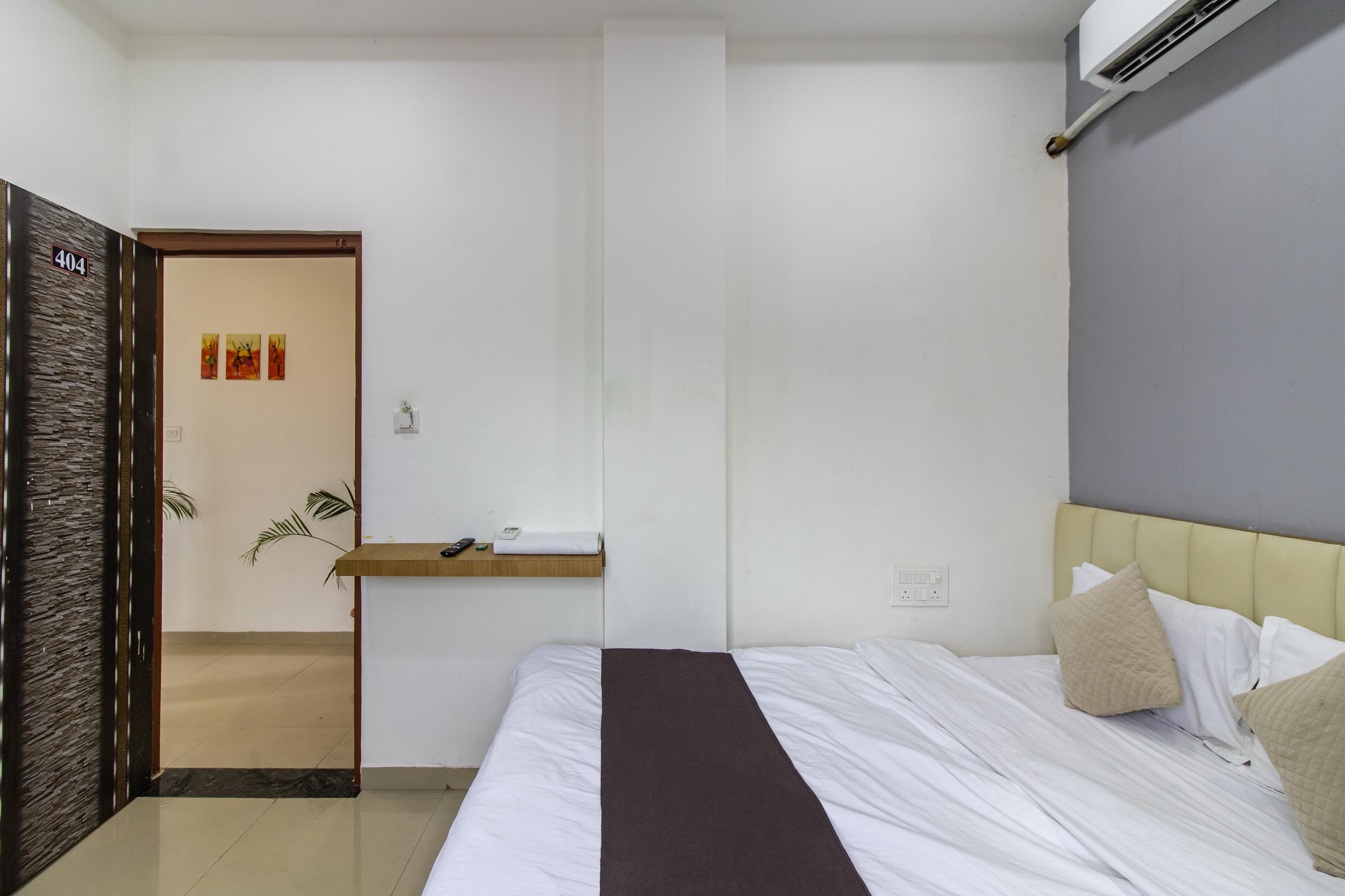 Hotel NS Premium - Tap to explore photos