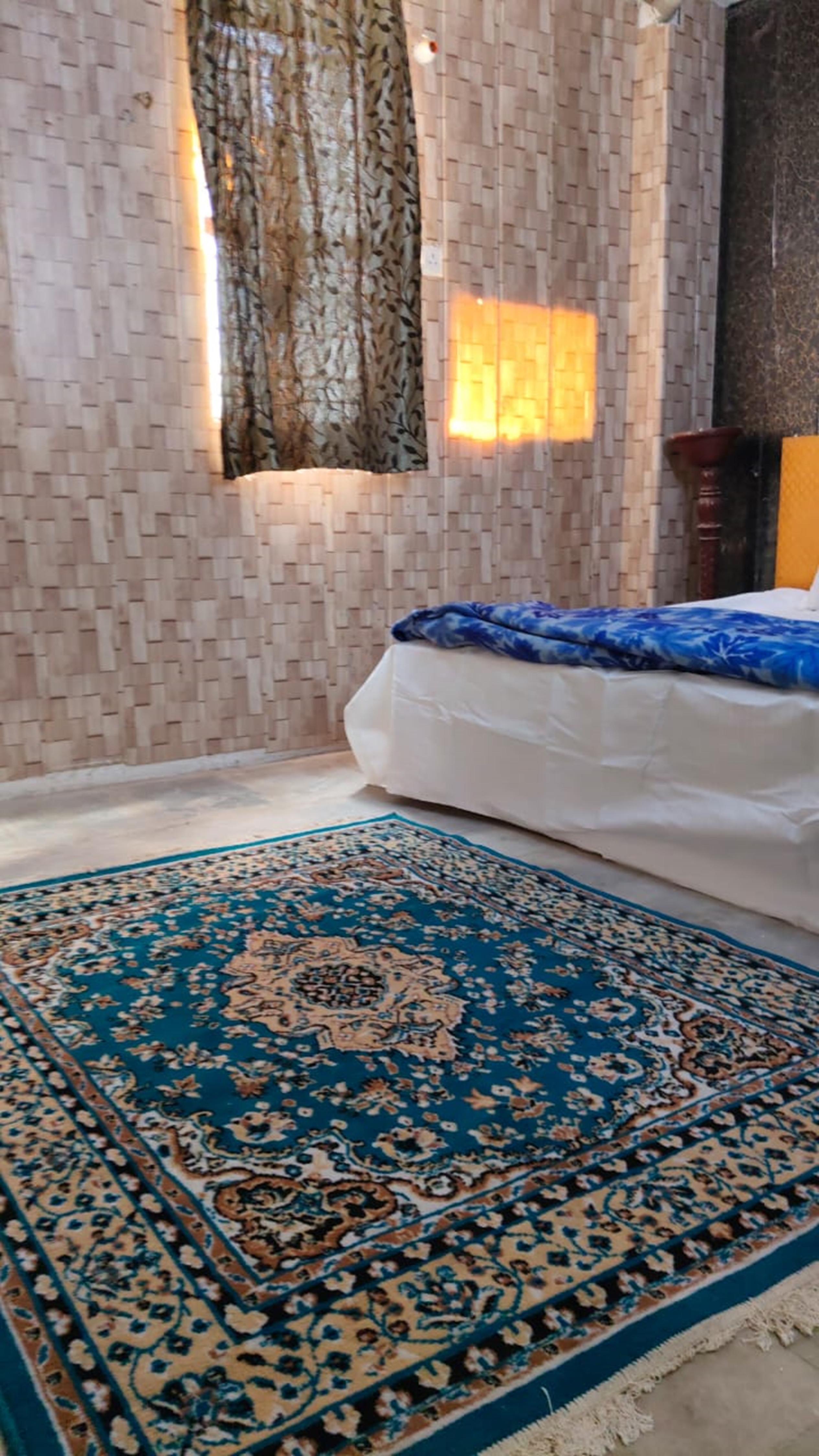 Roshan Taj Guest House - Tap to explore photos