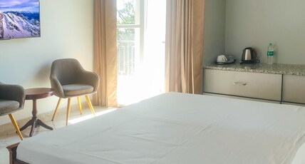 Enchanting Mountain Stay Room Type - Deluxe Double Room