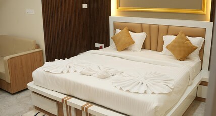 Hotel Laxmi Premium Room Type - Super Deluxe Room With King Bed