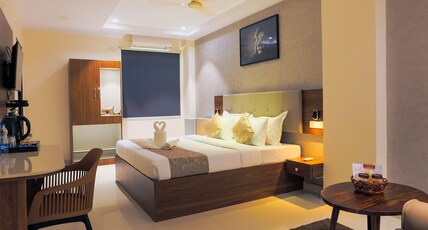Rhyme Hotel - Hitech City Room Type - King Superior