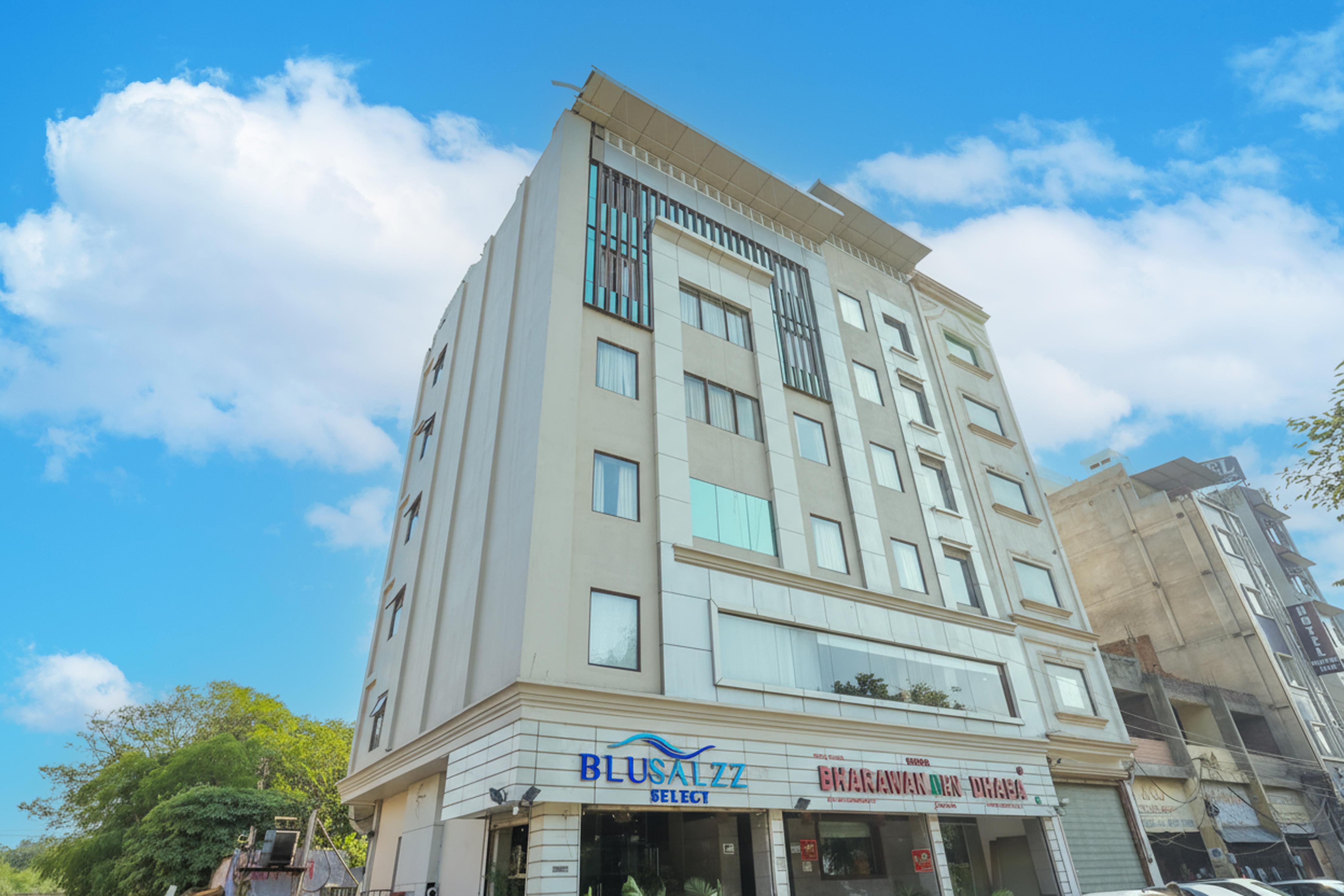 BluSalzz Select City Centre near Golden Temple