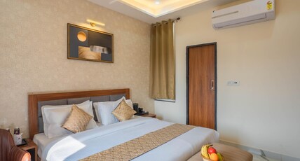 Perfectstayz Value Om Palace near Prem Mandir with Parking Room Type - Super Deluxe room