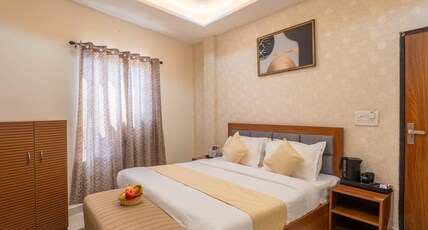 Perfectstayz Value Om Palace near Prem Mandir with Parking Room Type - Executive Room