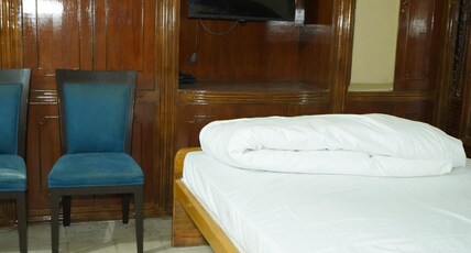 Hotel Blue Diamond & Colonel kabab Restaurant Room Type - LUXURY EXECUTIVE SUITE