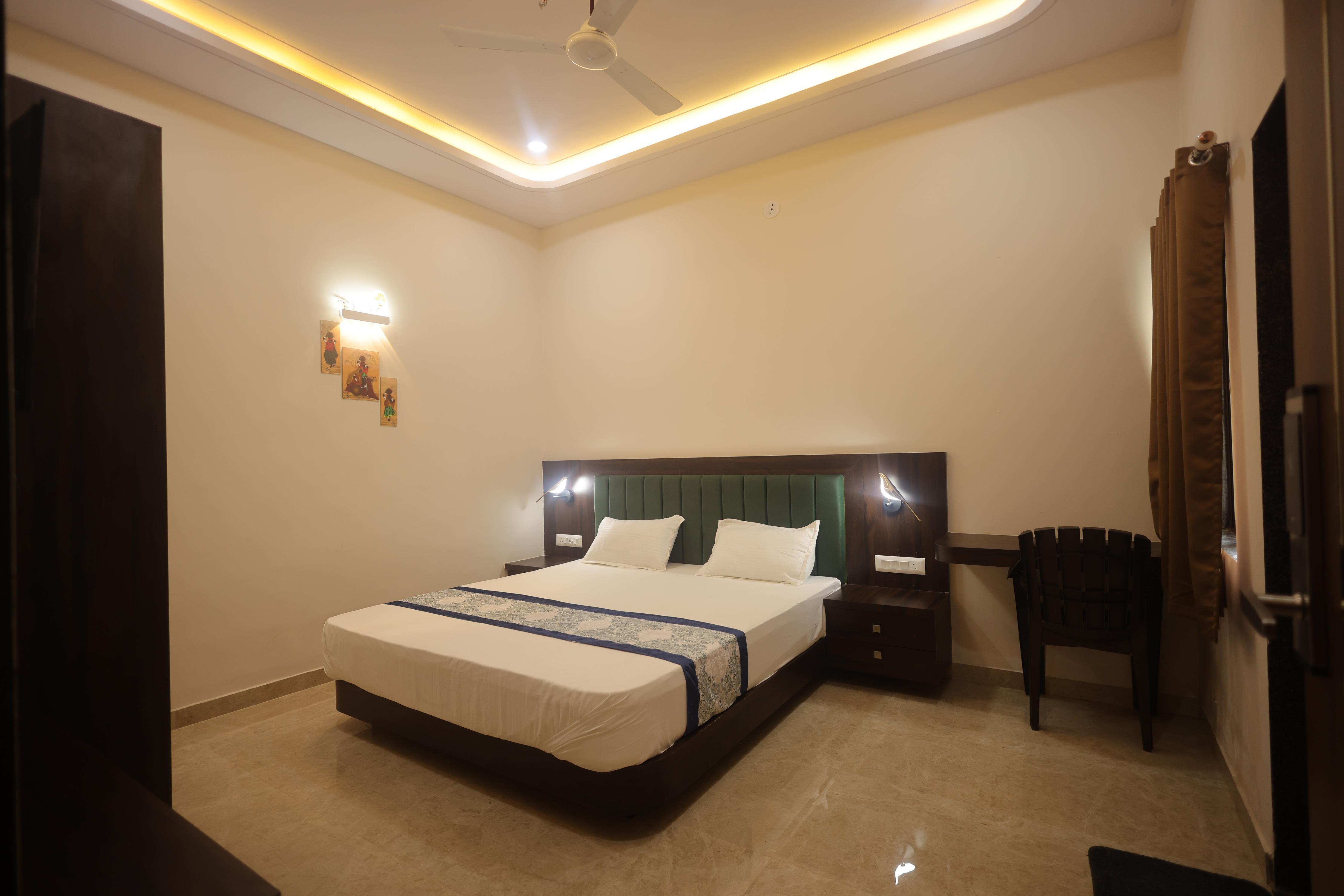 Chetak Palace Room Type - Deluxe King Bed