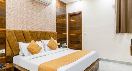 Hotel Baba's Inn- Pitampura Room Type - King Room With Bathtub