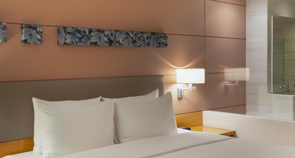 Garden Plaza Saigon (Formerly PARKROYAL Saigon) Room Type - Orchid Club Deluxe Room (M)