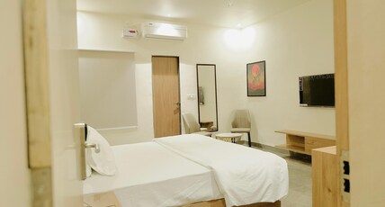 Hotel The Vibez Inn & Restaurant Room Type - Superior Room Hotel The Vibez Inn & Restaurant Room Type - Superior Room