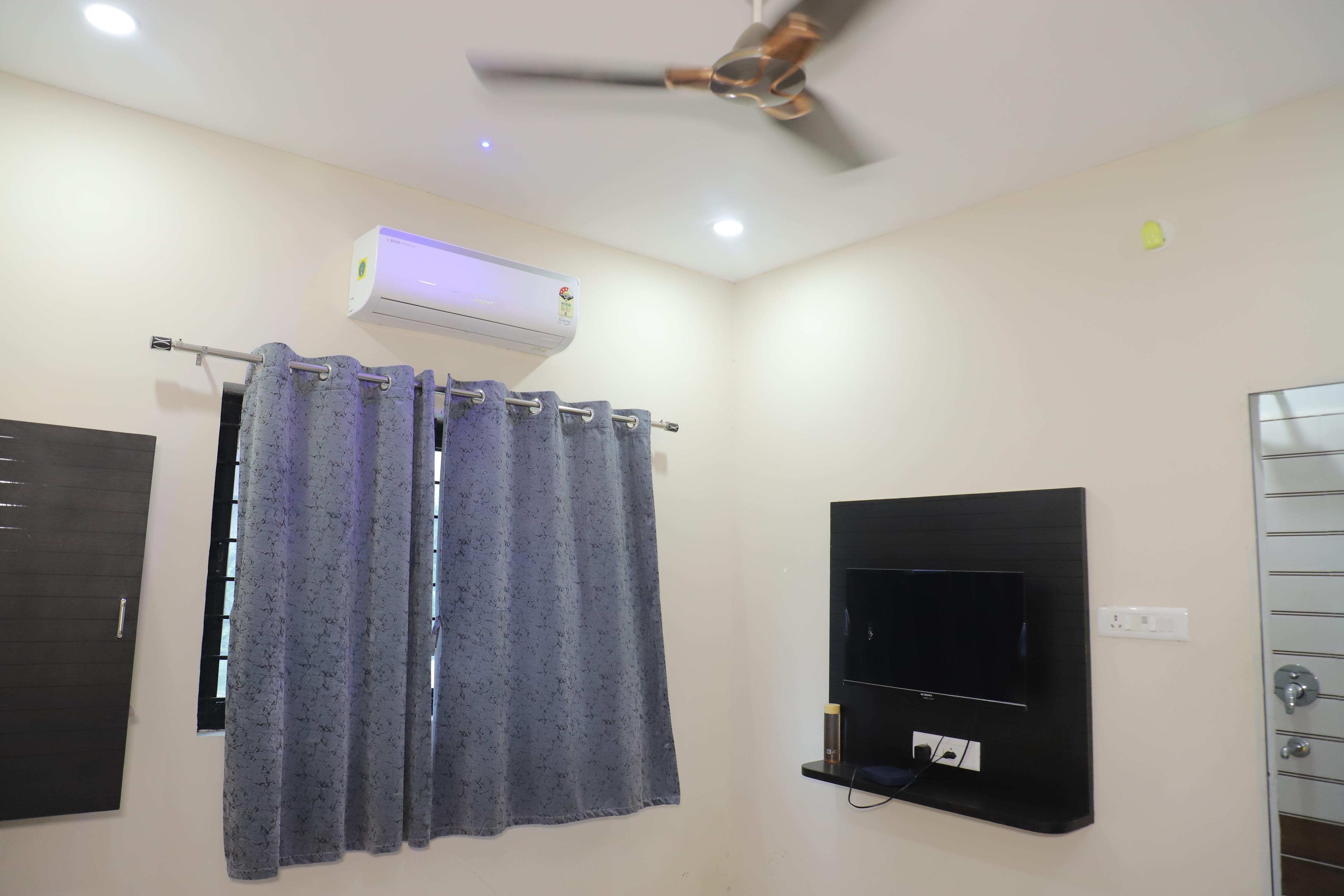 Atharva Bakshi - Tap to explore photos