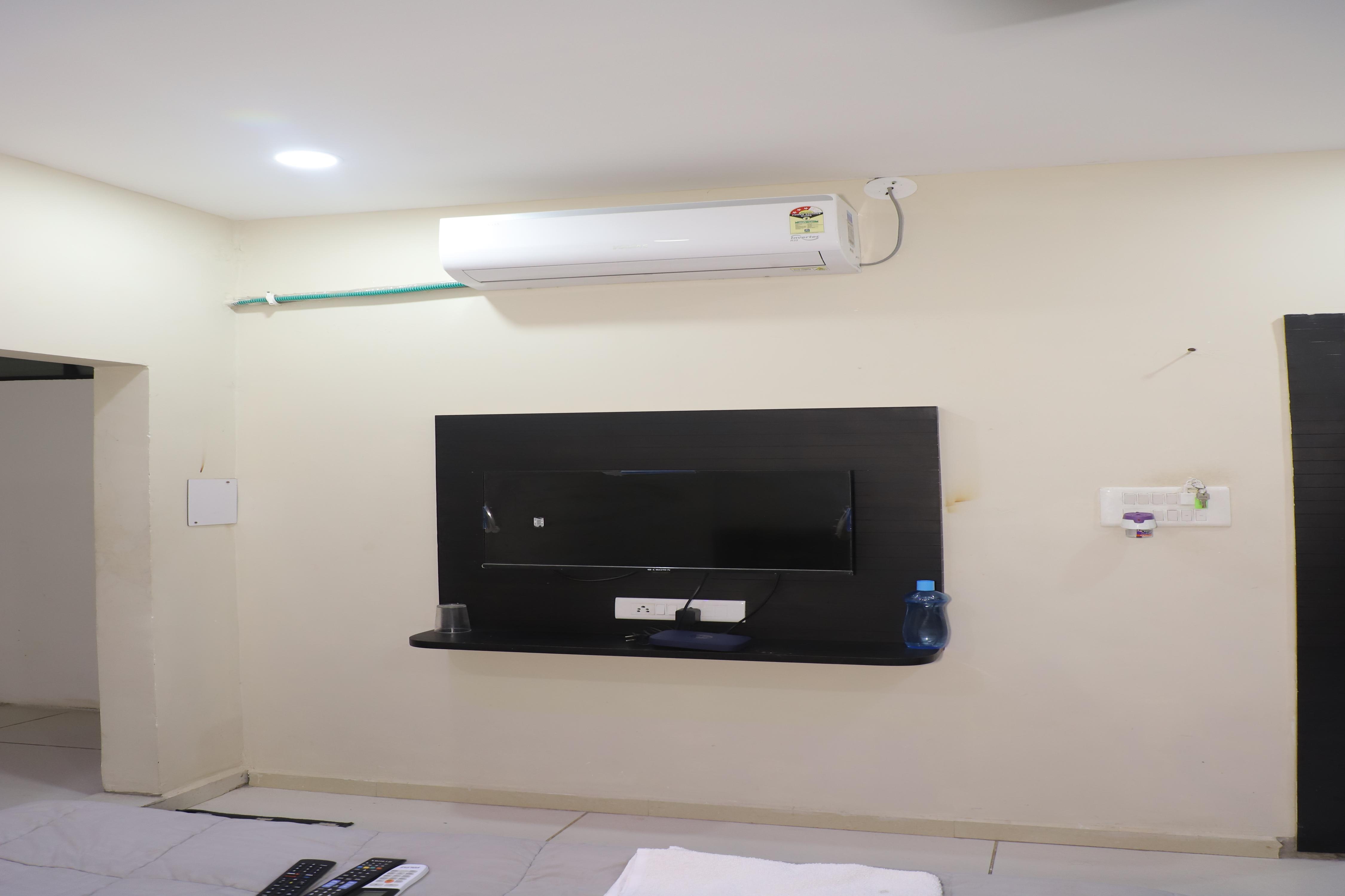 Atharva Bakshi - Tap to explore photos