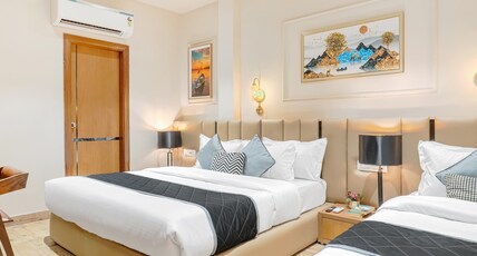 HOTEL GOLDEN HERITAGE 1 MINUTE WALK FROM GOLDEN TEMPLE Room Type - Super Deluxe 3 Bed Family Room