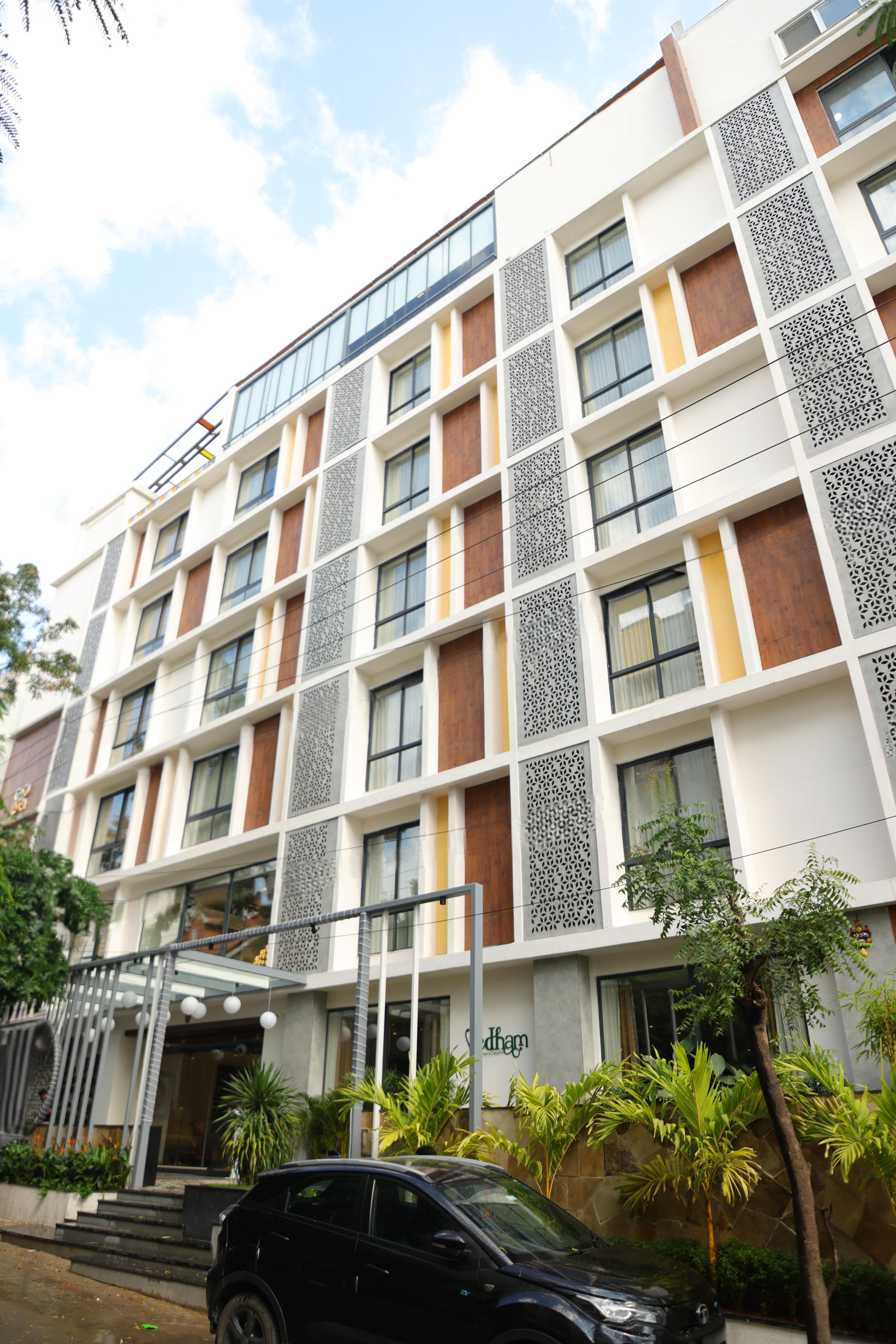 Quad Hotels - Tap to explore photos