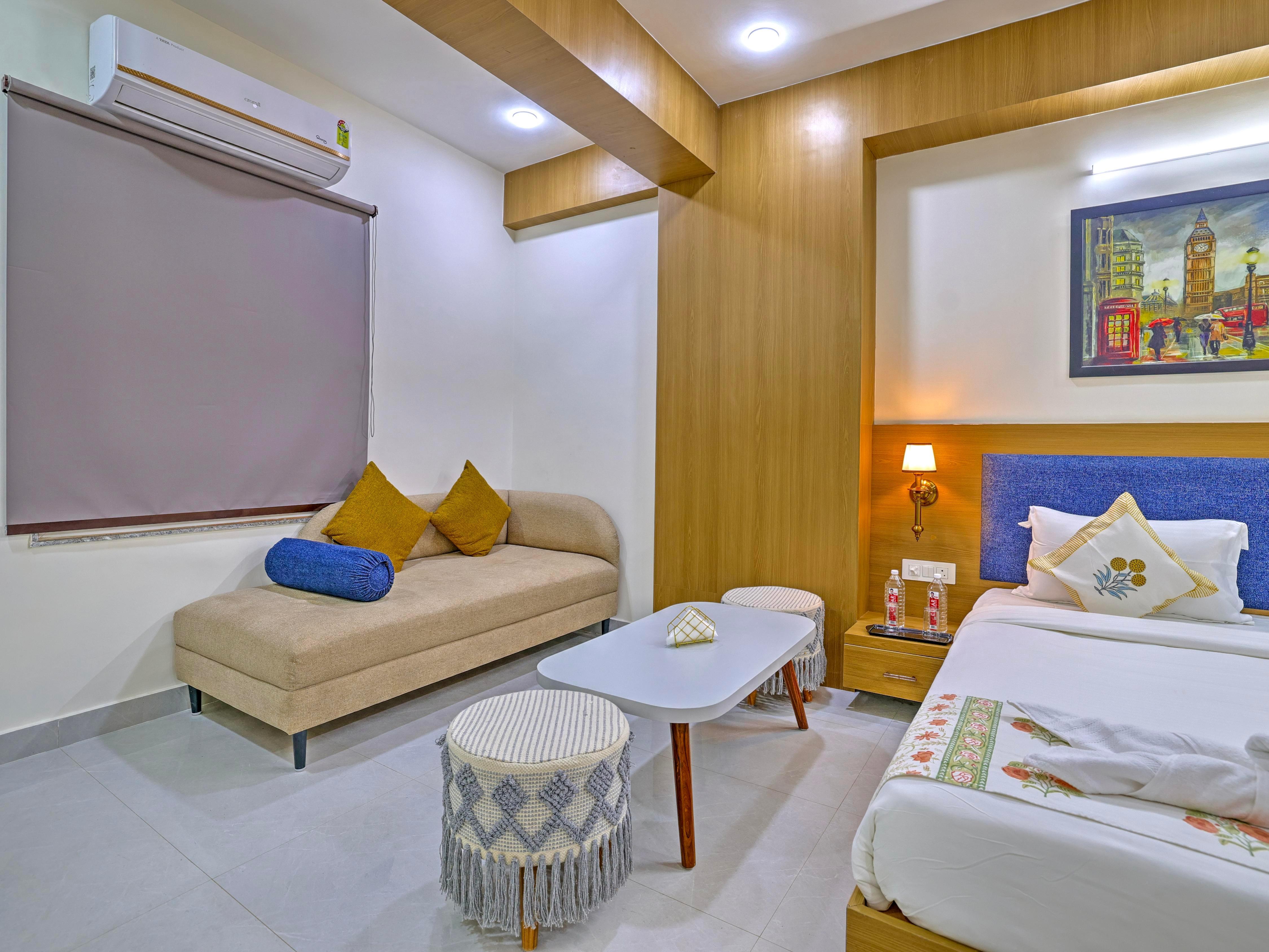 Sky Luxuria Hotel Apartment Medanta Medicity - Tap to explore photos