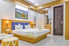 Sky Luxuria Hotel Apartment Medanta Medicity