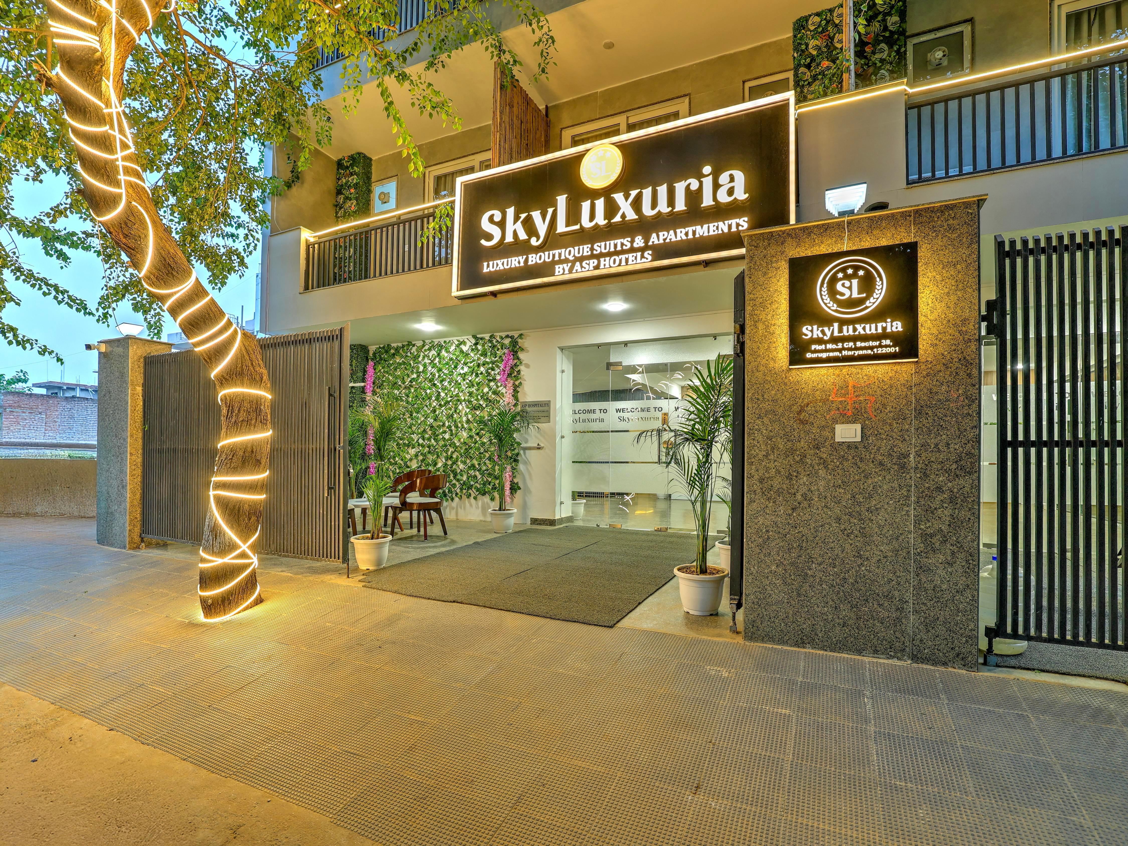 Sky Luxuria Hotel Apartment Medanta Medicity - Tap to explore photos