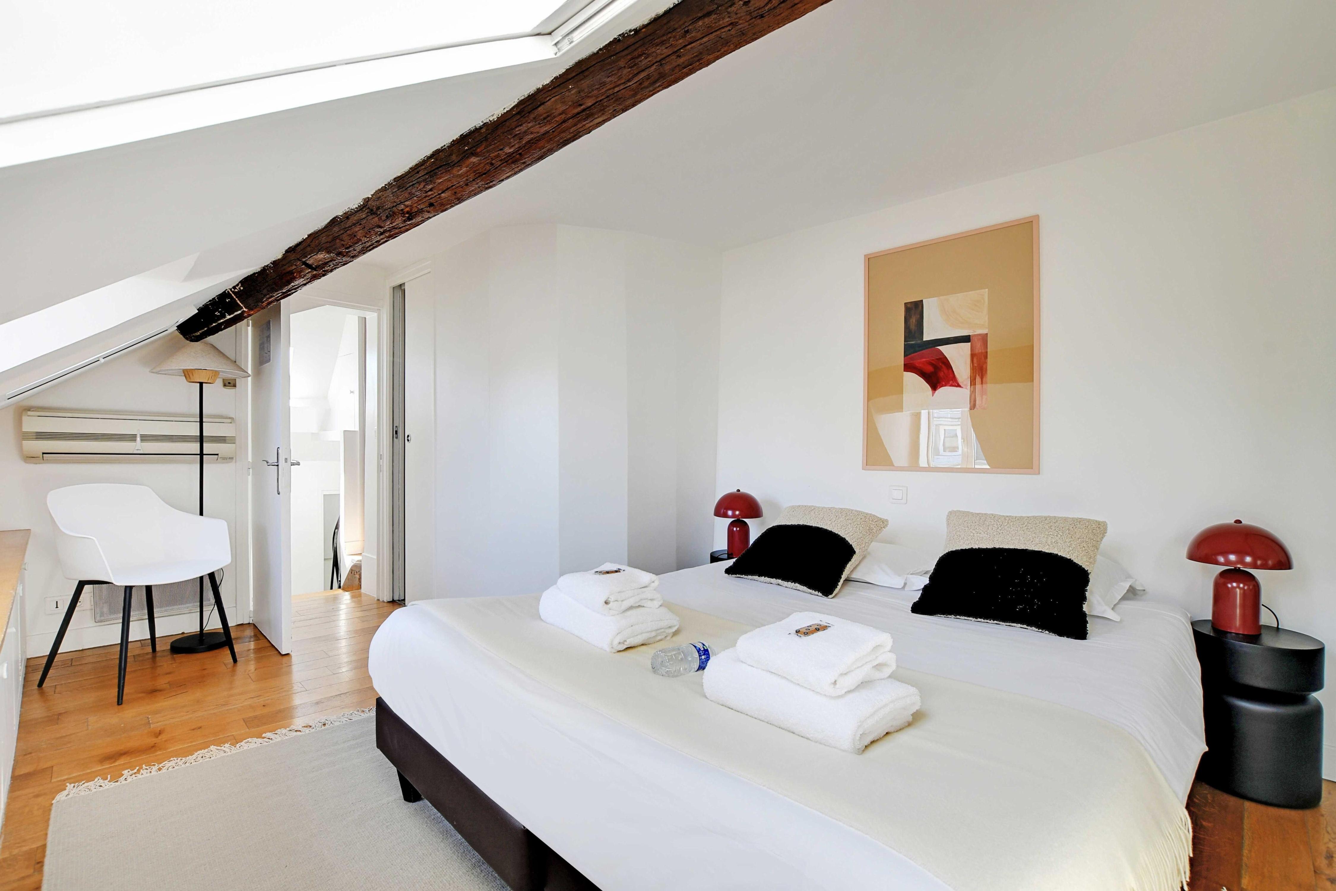 Spacious duplex - 2BR/6P - Le Marais - Tap to explore photos