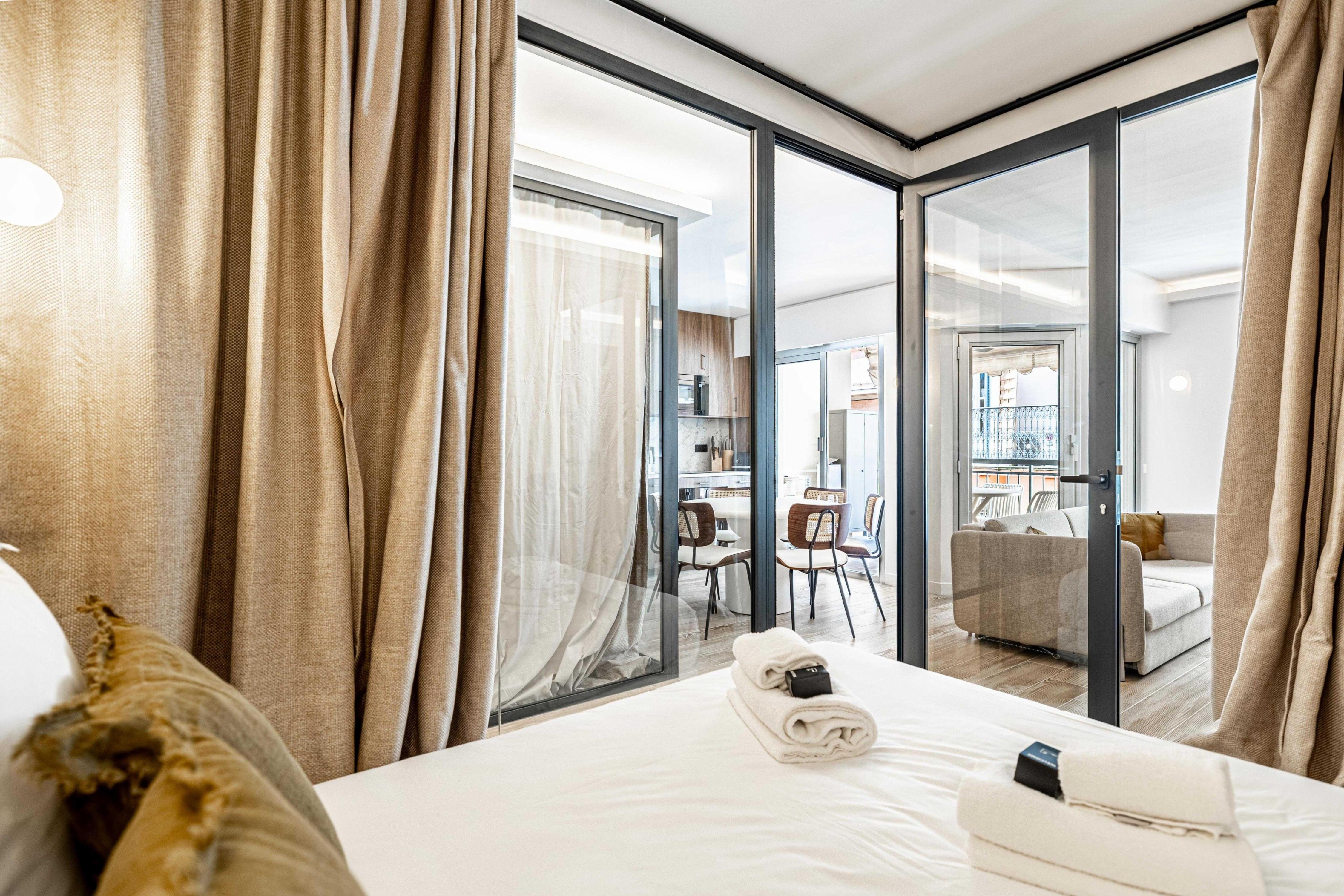 Charming flat - 2BR-6P - Cannes - 1 - Tap to explore photos