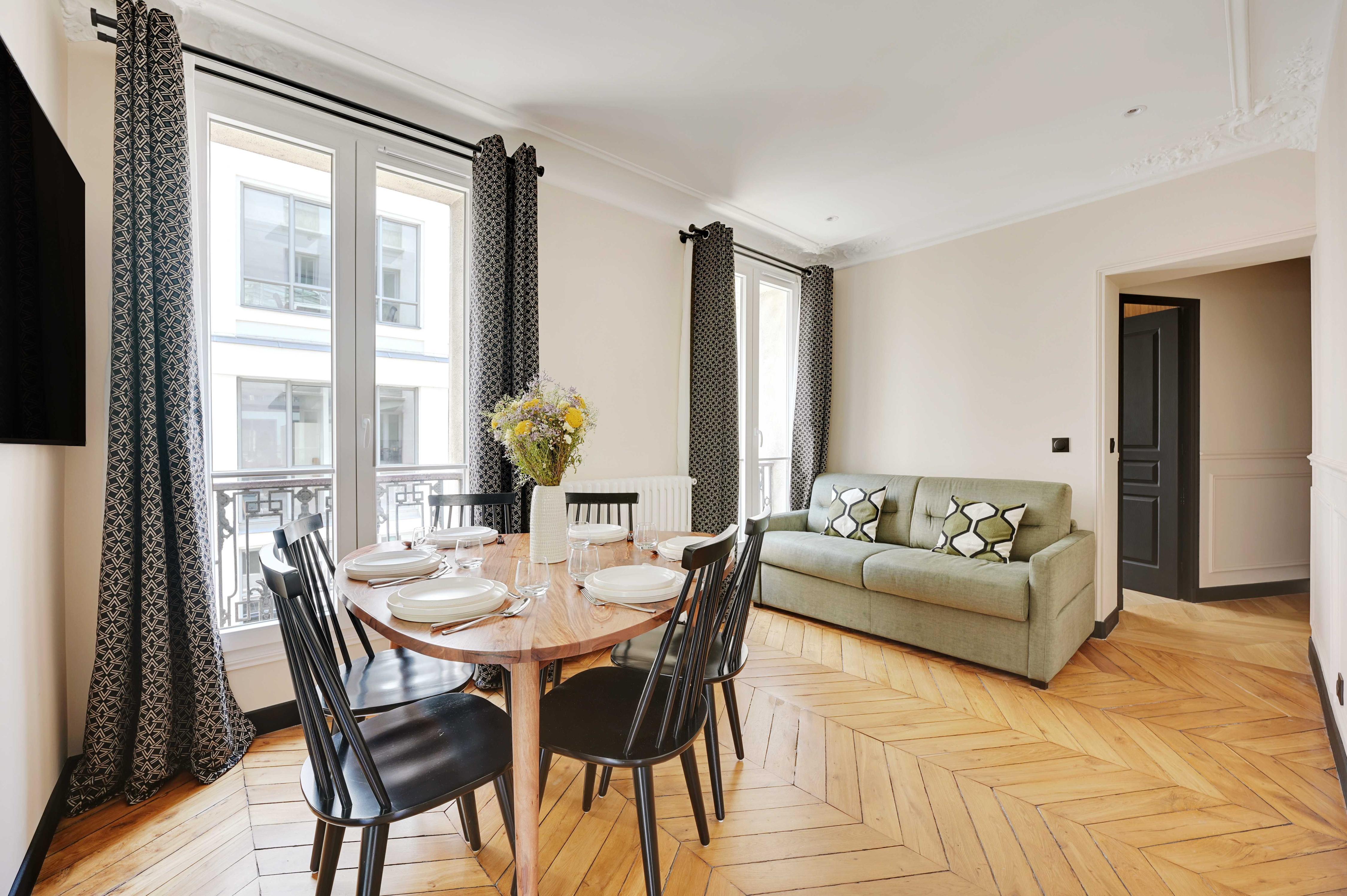 Charming apt - 2BR/4P - Arc de Triomphe - 1 - Tap to explore photos