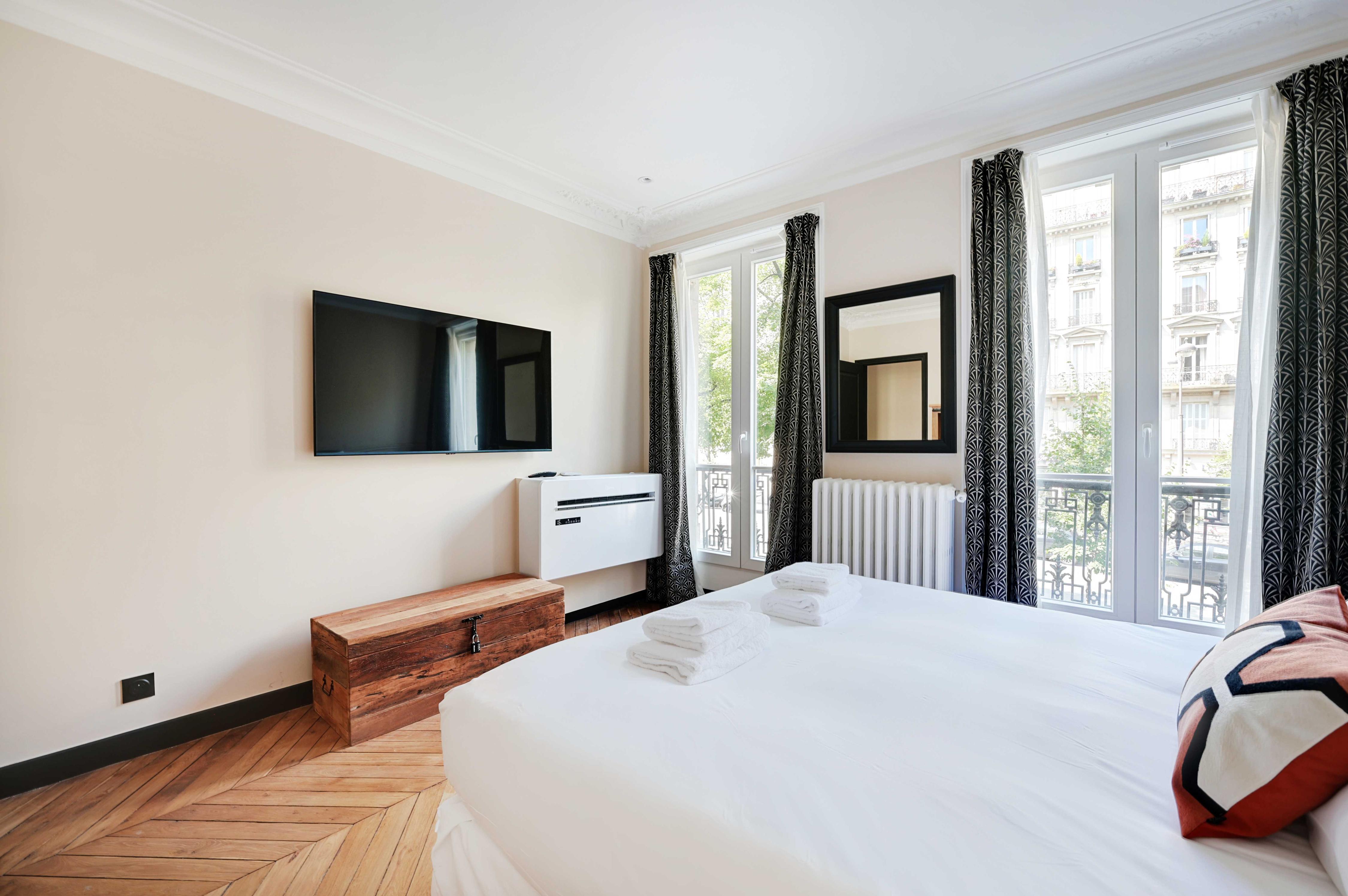 Charming apt - 2BR/4P - Arc de Triomphe - 1 - Tap to explore photos