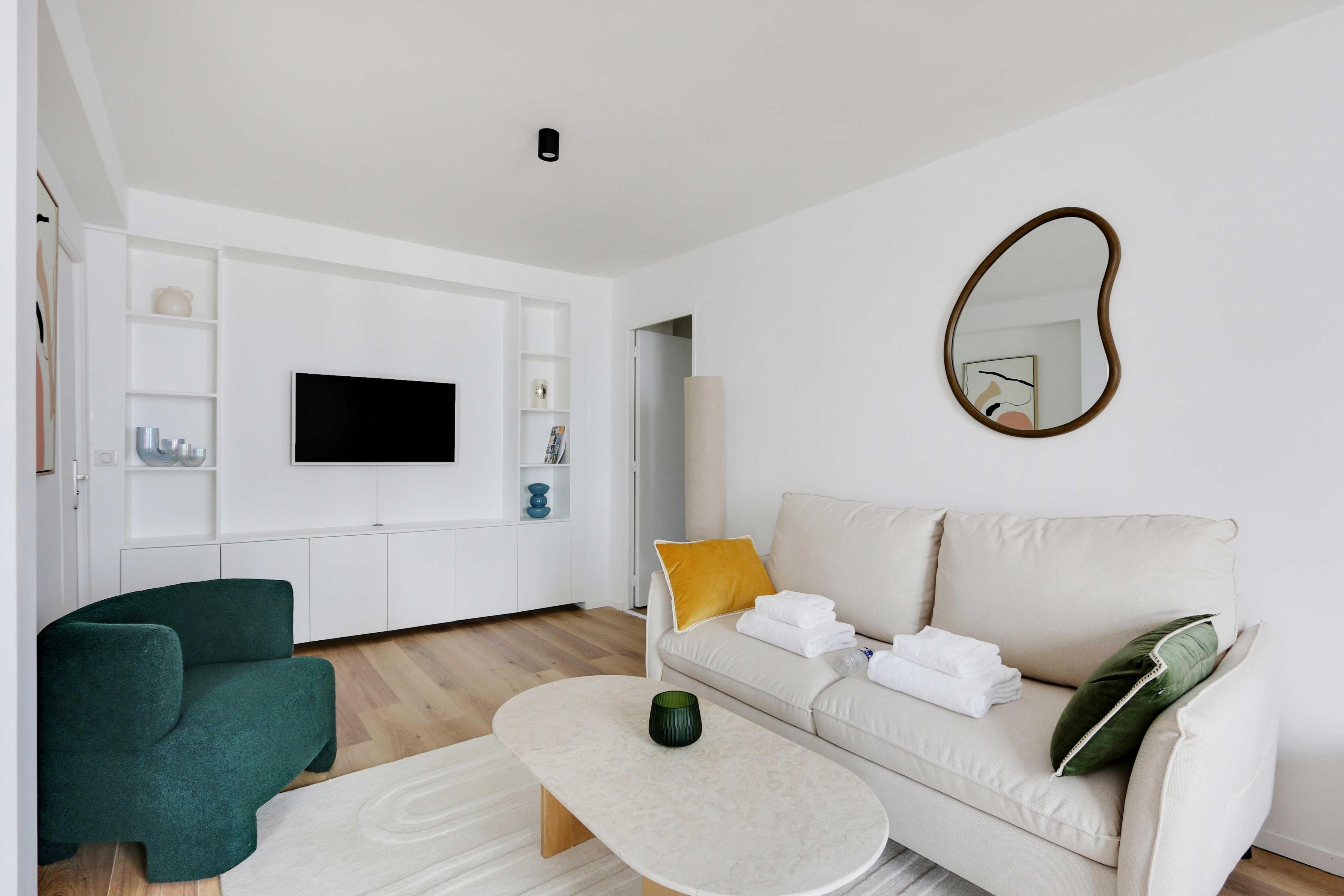 Modern and elegant apt 1BD/4P - Quartier Latin - Tap to explore photos